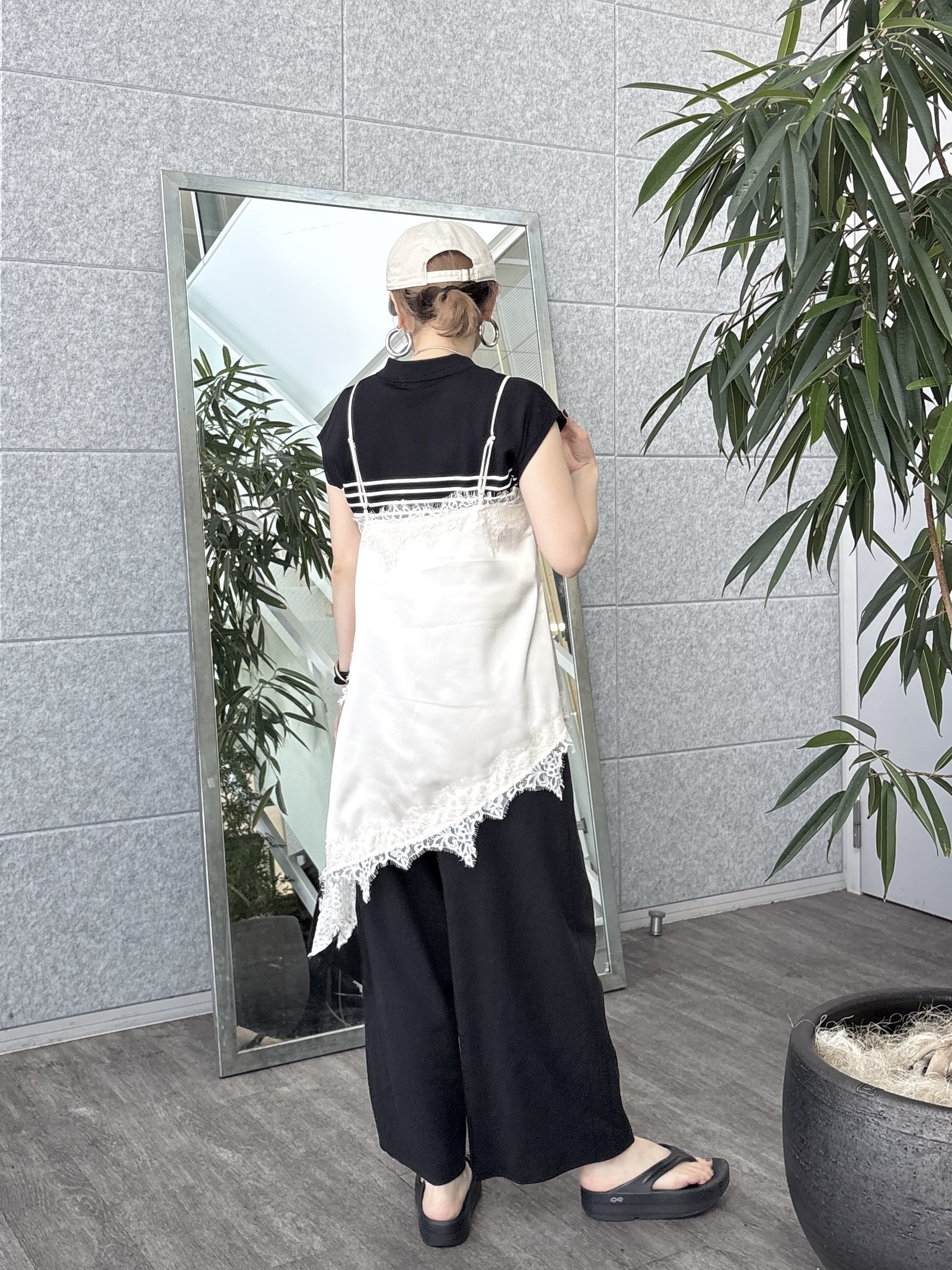 kotakiさんの「INDIVI｜イレギュラーヘムレースキャミ」を使ったコーディネート
