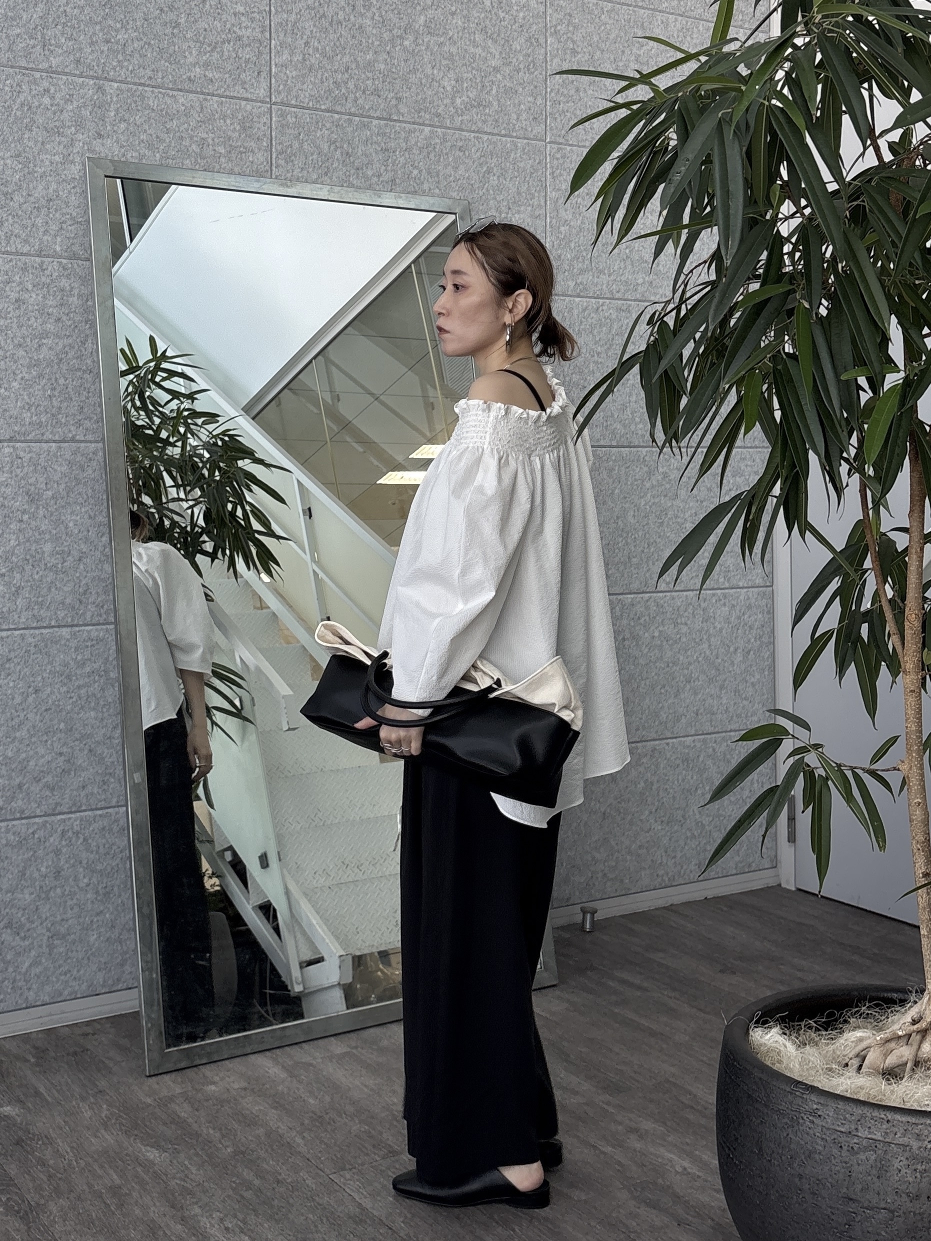 kotakiさんの「INDIVI｜サッカーオフショルブラウス【再入荷／2WAY】」を使ったコーディネート
