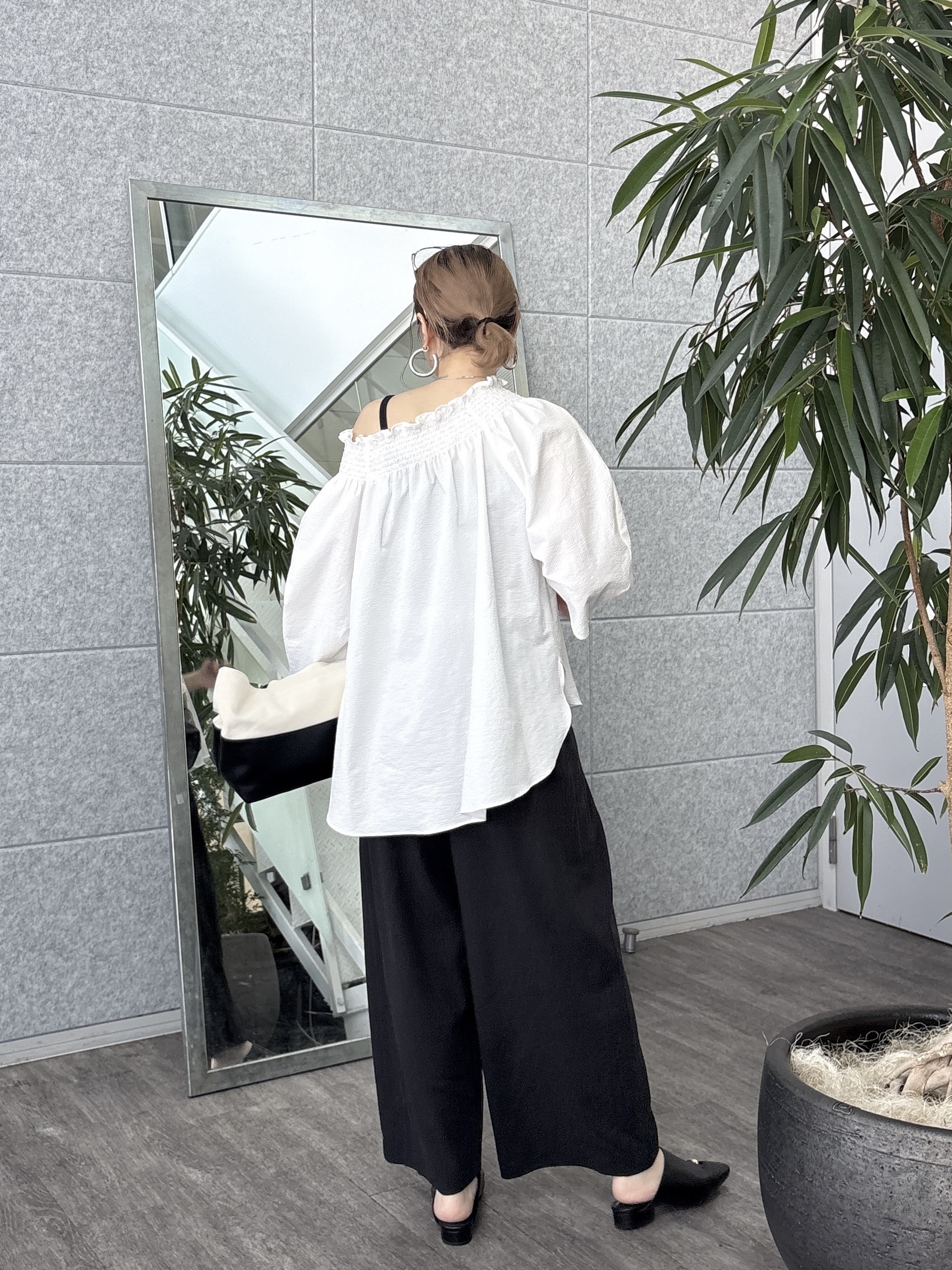 kotakiさんの「INDIVI｜サッカーオフショルブラウス【再入荷／2WAY】」を使ったコーディネート