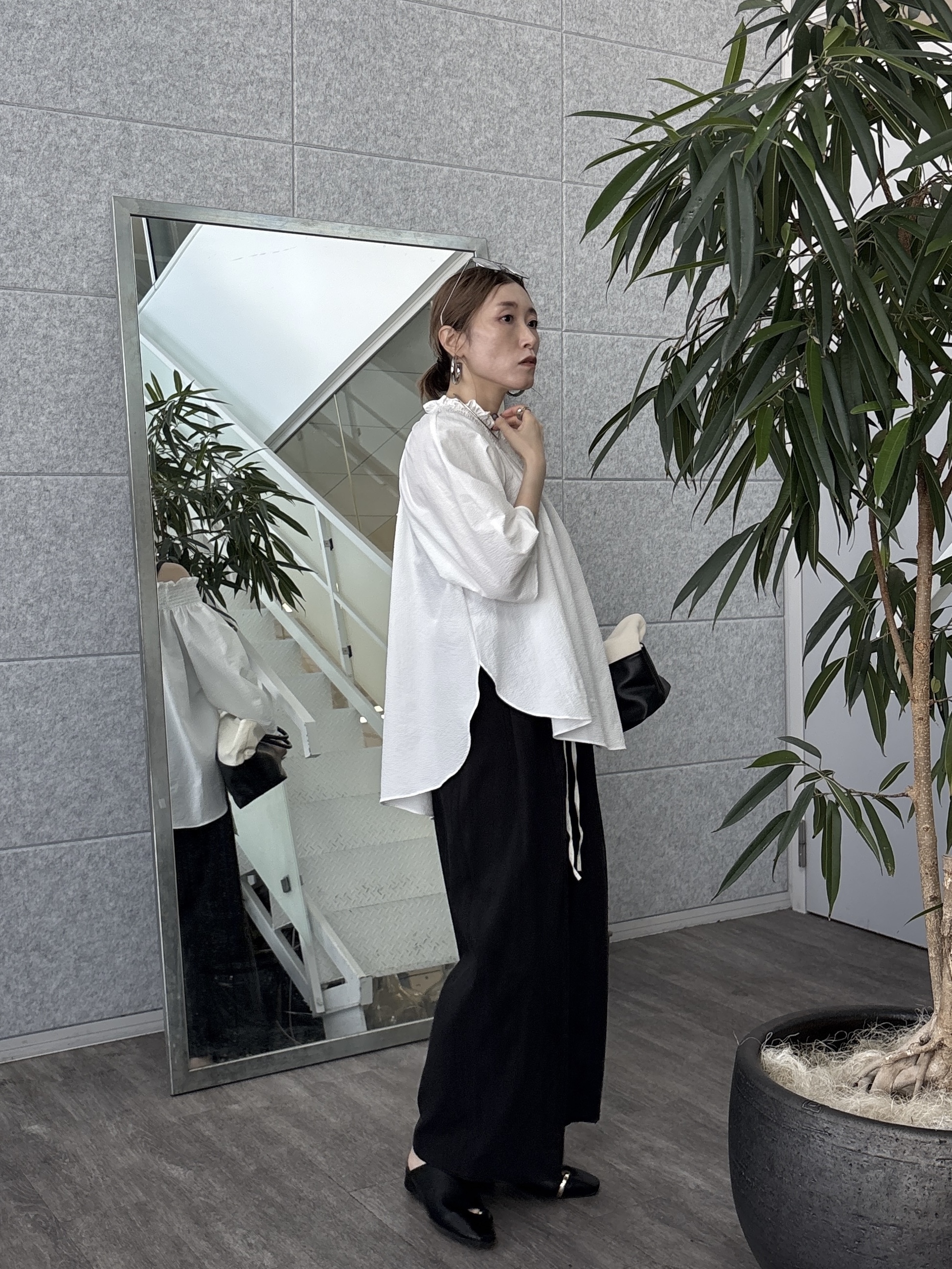 kotakiさんの「INDIVI｜サッカーオフショルブラウス【再入荷／2WAY】」を使ったコーディネート