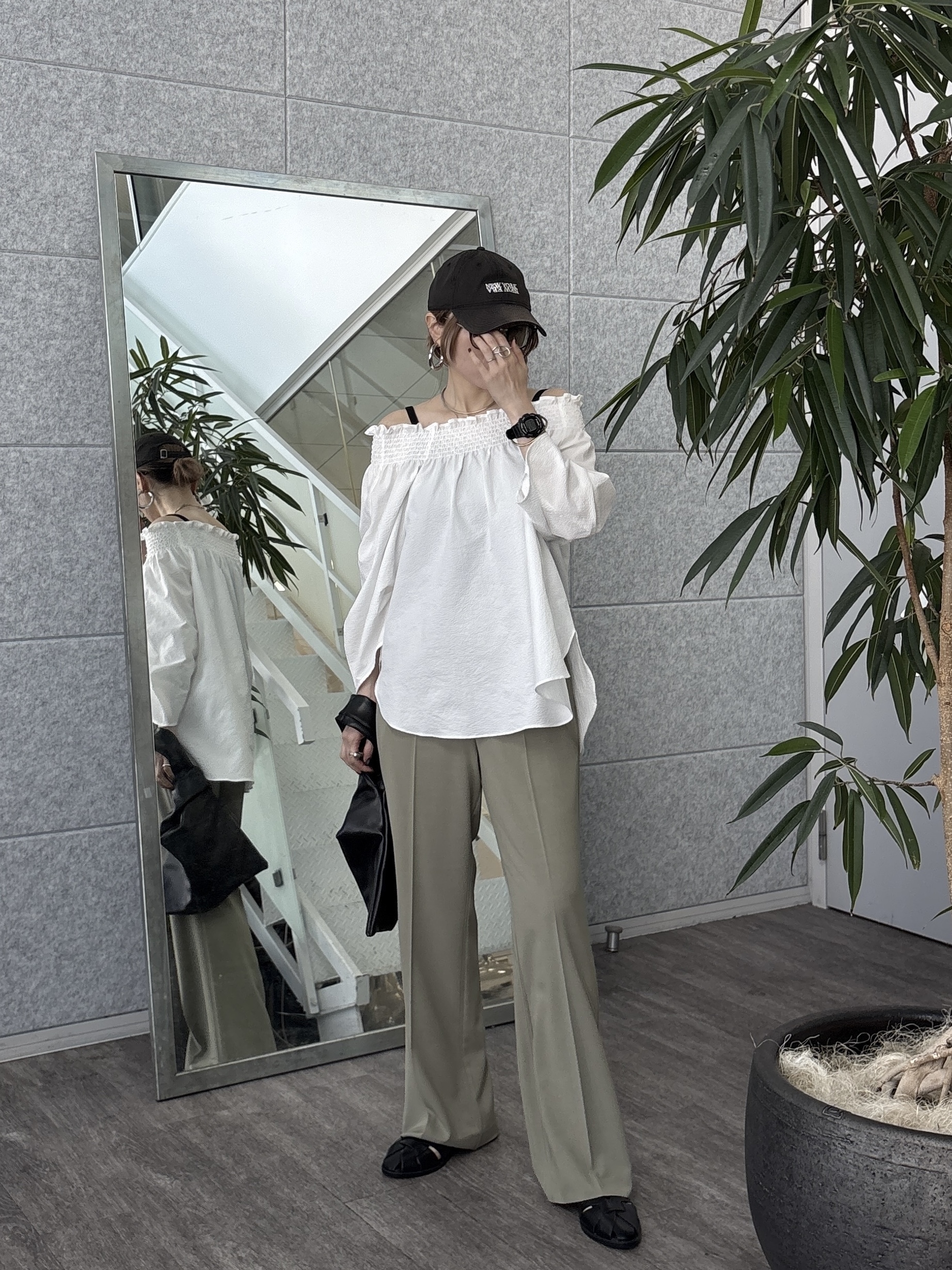 kotakiさんの「INDIVI｜サッカーオフショルブラウス【再入荷／2WAY】」を使ったコーディネート