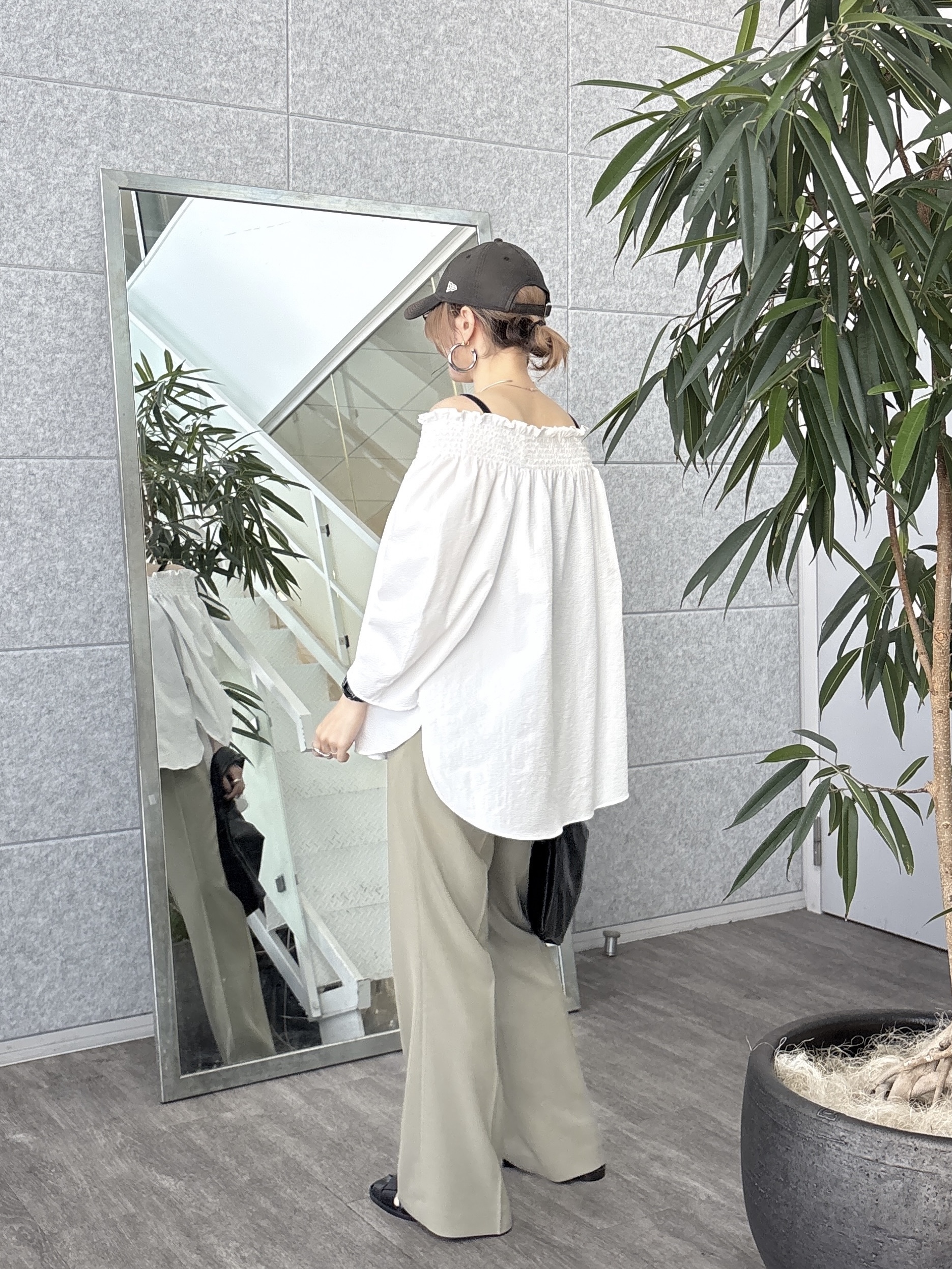 kotakiさんの「INDIVI｜サッカーオフショルブラウス【再入荷／2WAY】」を使ったコーディネート