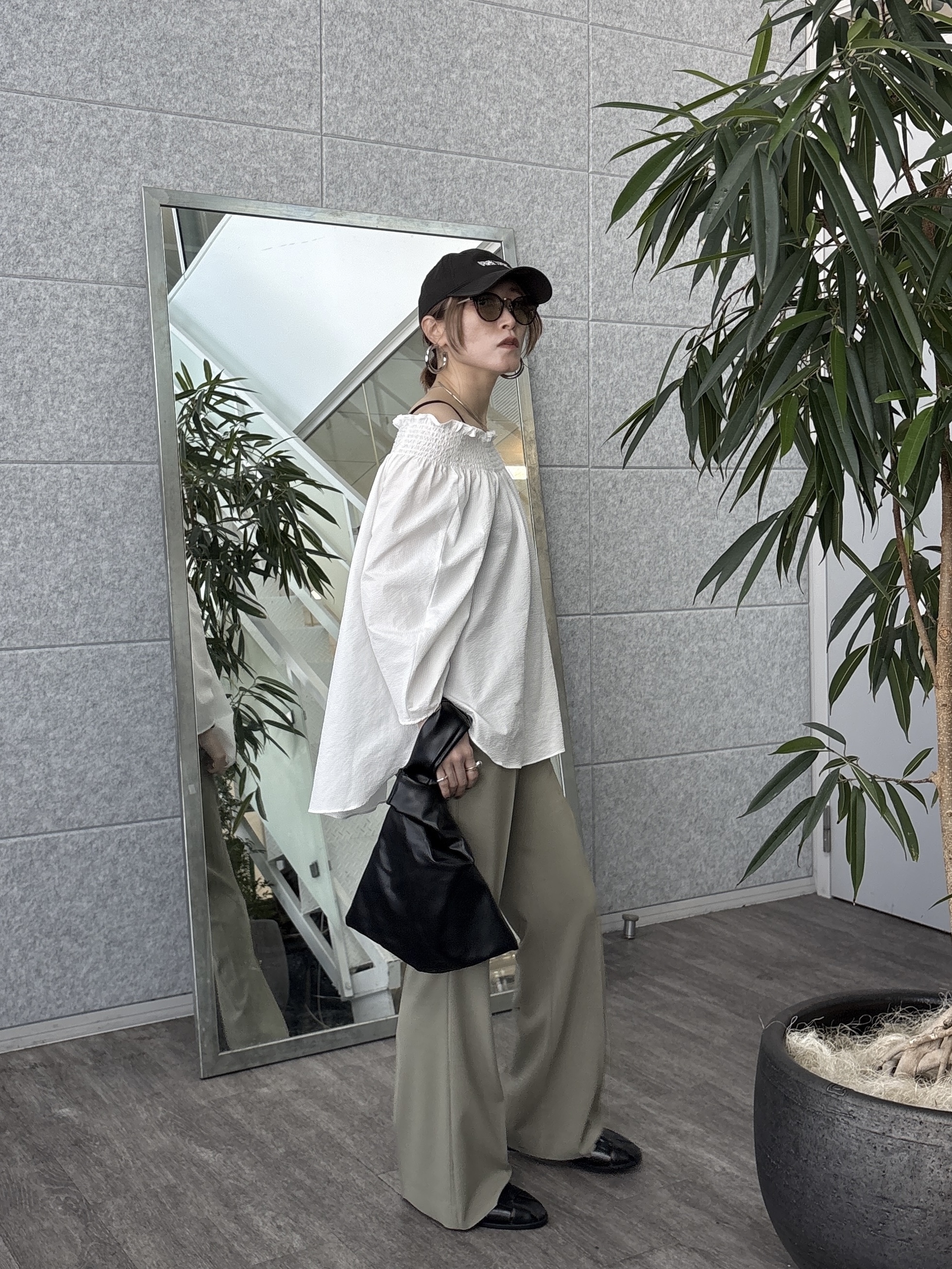 kotakiさんの「INDIVI｜サッカーオフショルブラウス【再入荷／2WAY】」を使ったコーディネート