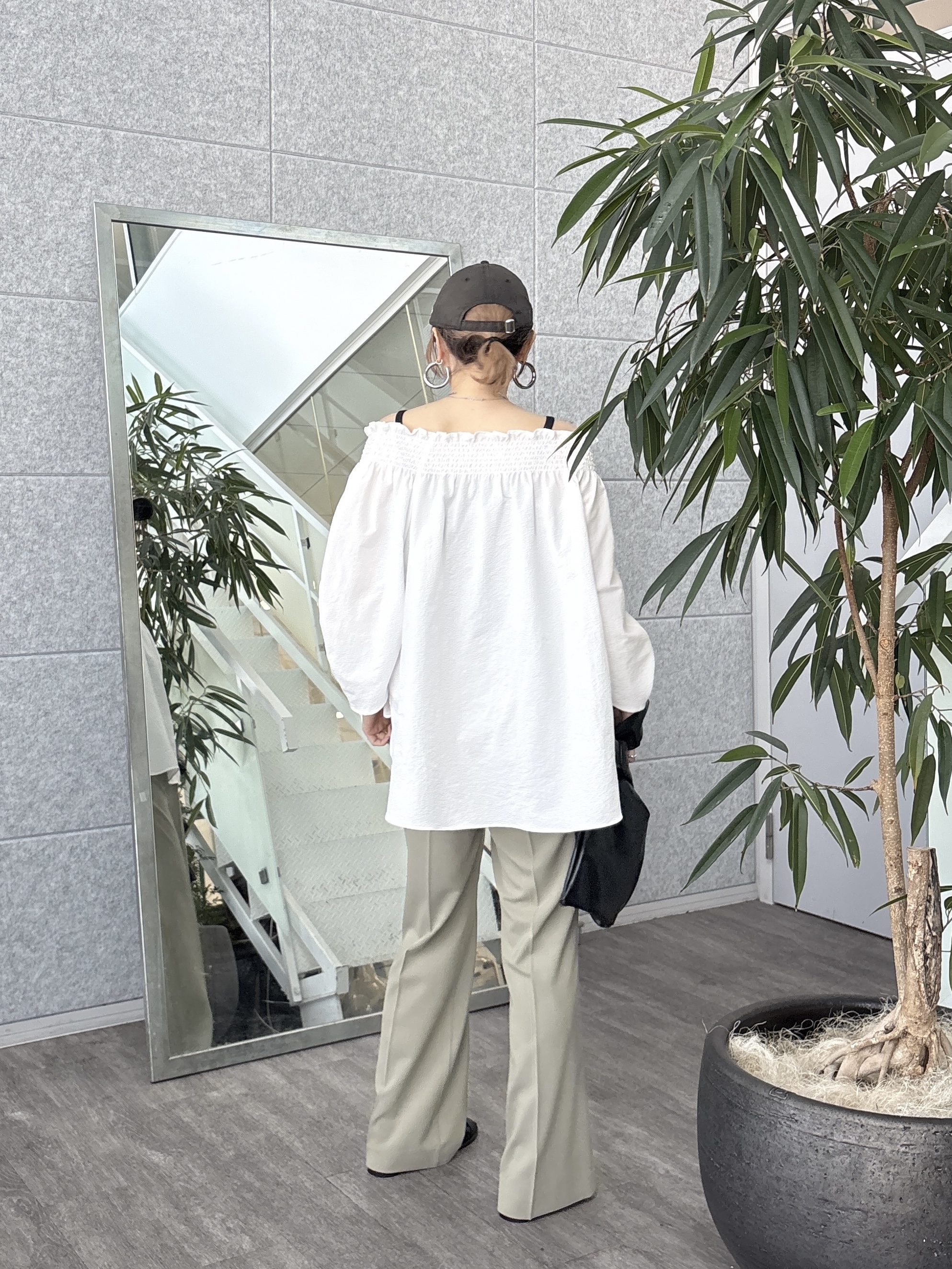 kotakiさんの「INDIVI｜サッカーオフショルブラウス【再入荷／2WAY】」を使ったコーディネート