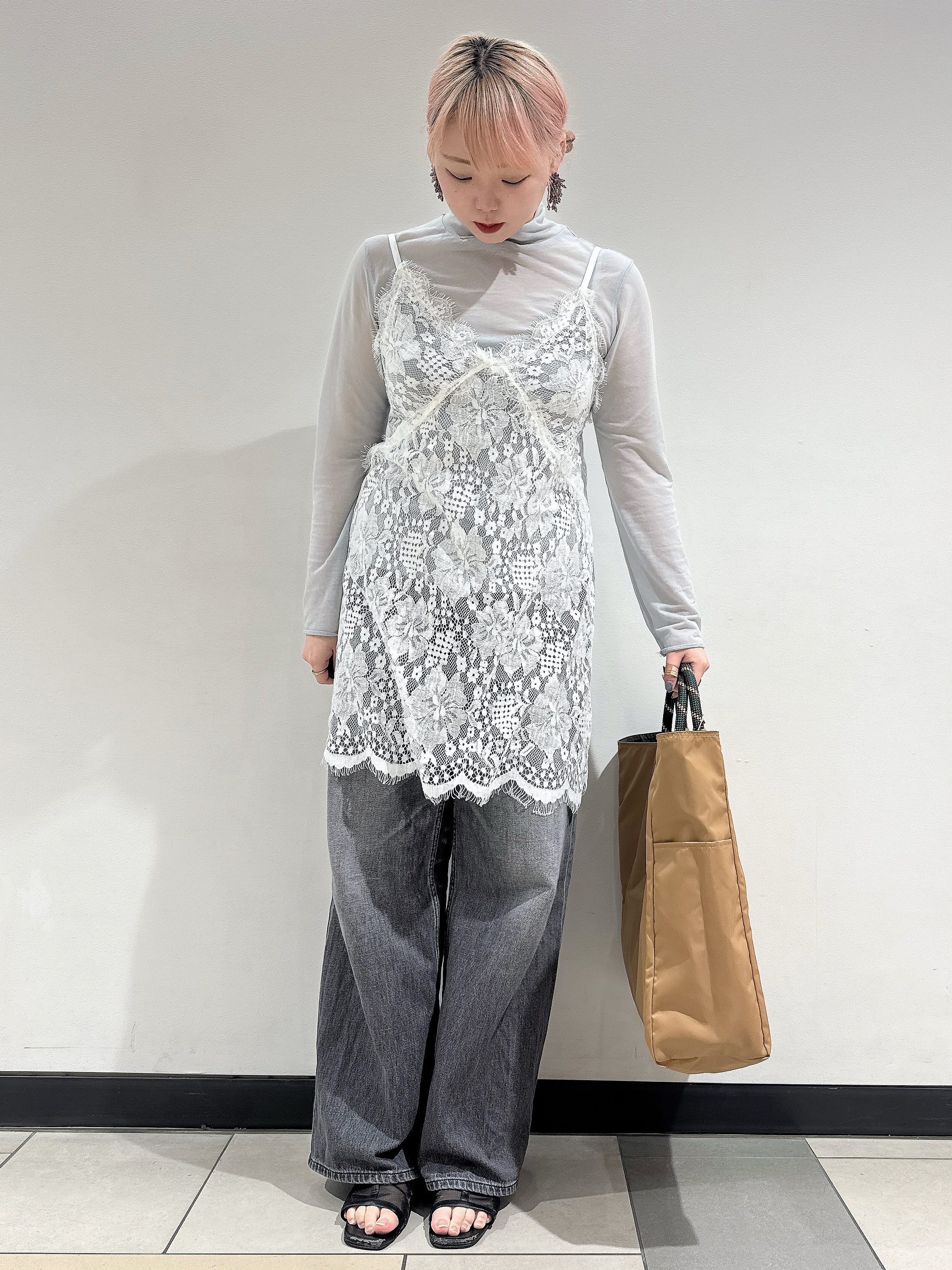 なかもとあきさんの「DRESSTERIOR｜【シアー素材】シアータートルトップス」を使ったコーディネート