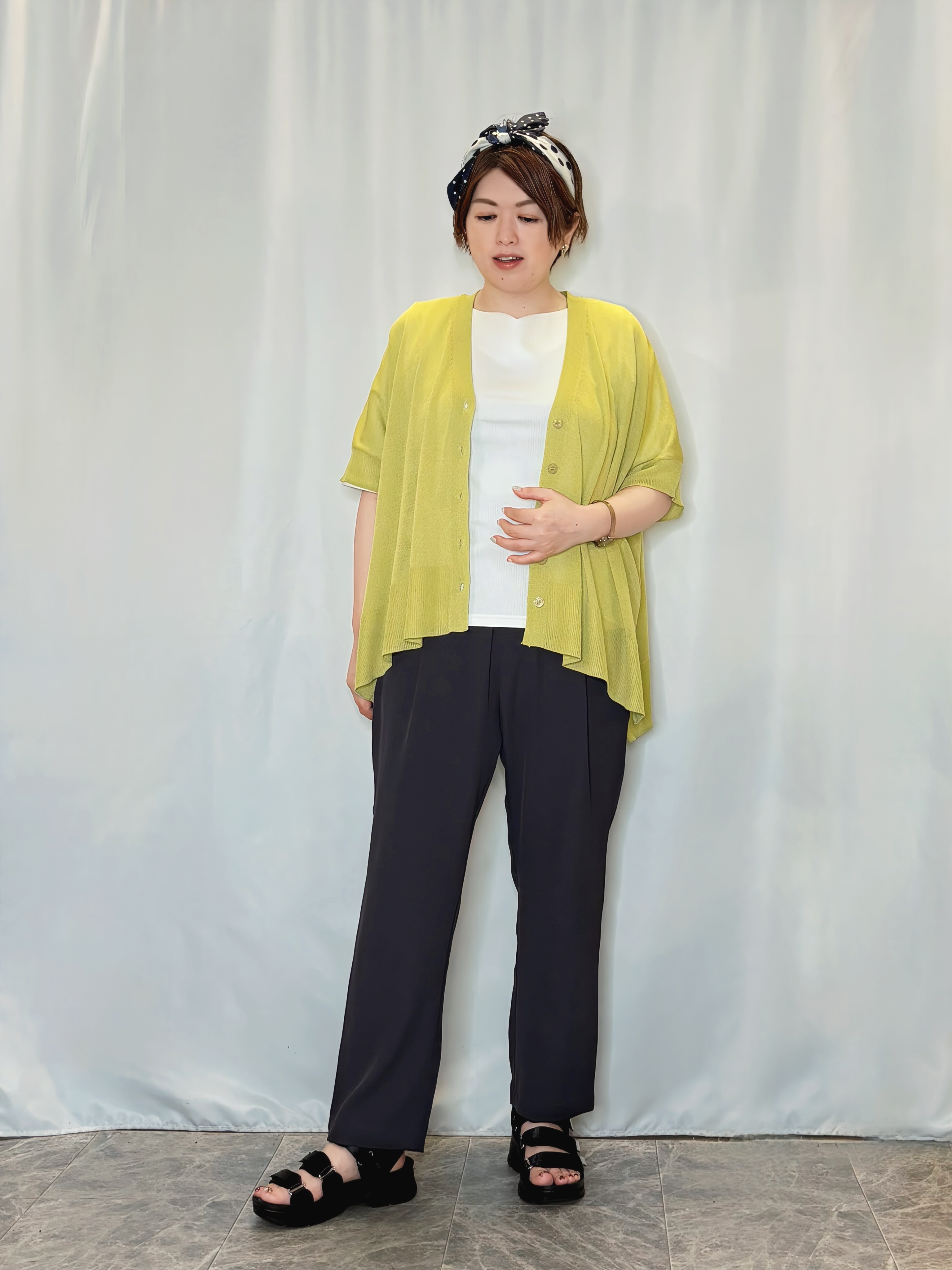 たみさんの「SHOO･LA･RUE｜【洗濯機可/体型カバー】上品ラメがきらめく シアーポンチョ風カーディガン」を使ったコーディネート