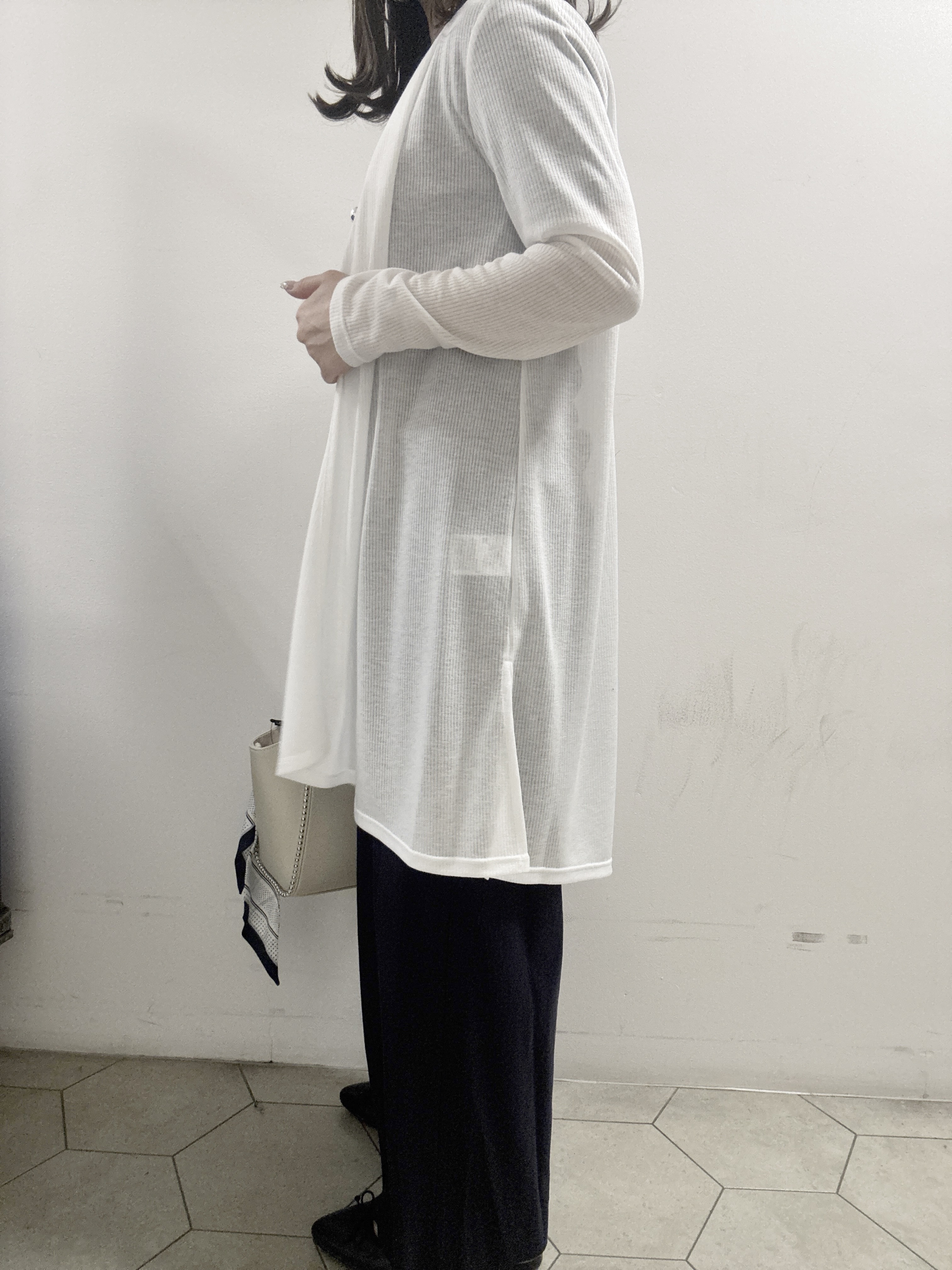 kahoさんの「INDIVI｜【洗える／アンサンブル可能】シアーストライプカーディガン」を使ったコーディネート