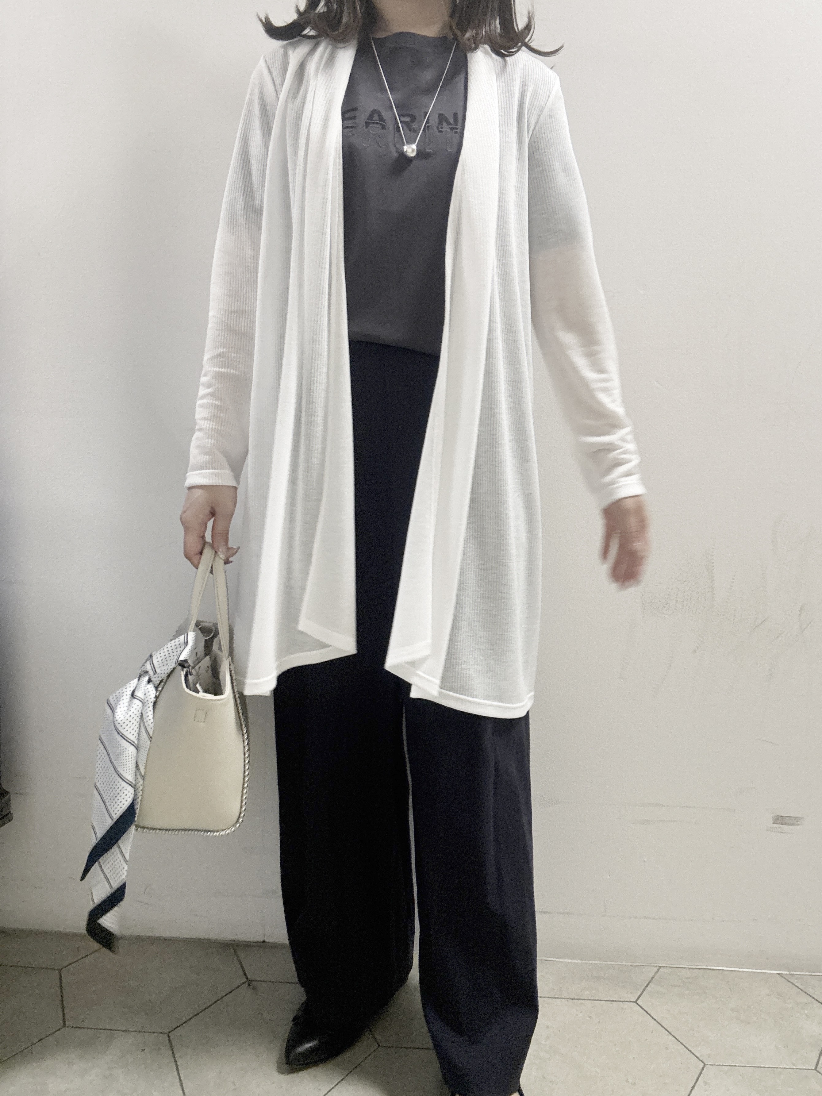 kahoさんの「INDIVI｜【洗える／アンサンブル可能】シアーストライプカーディガン」を使ったコーディネート