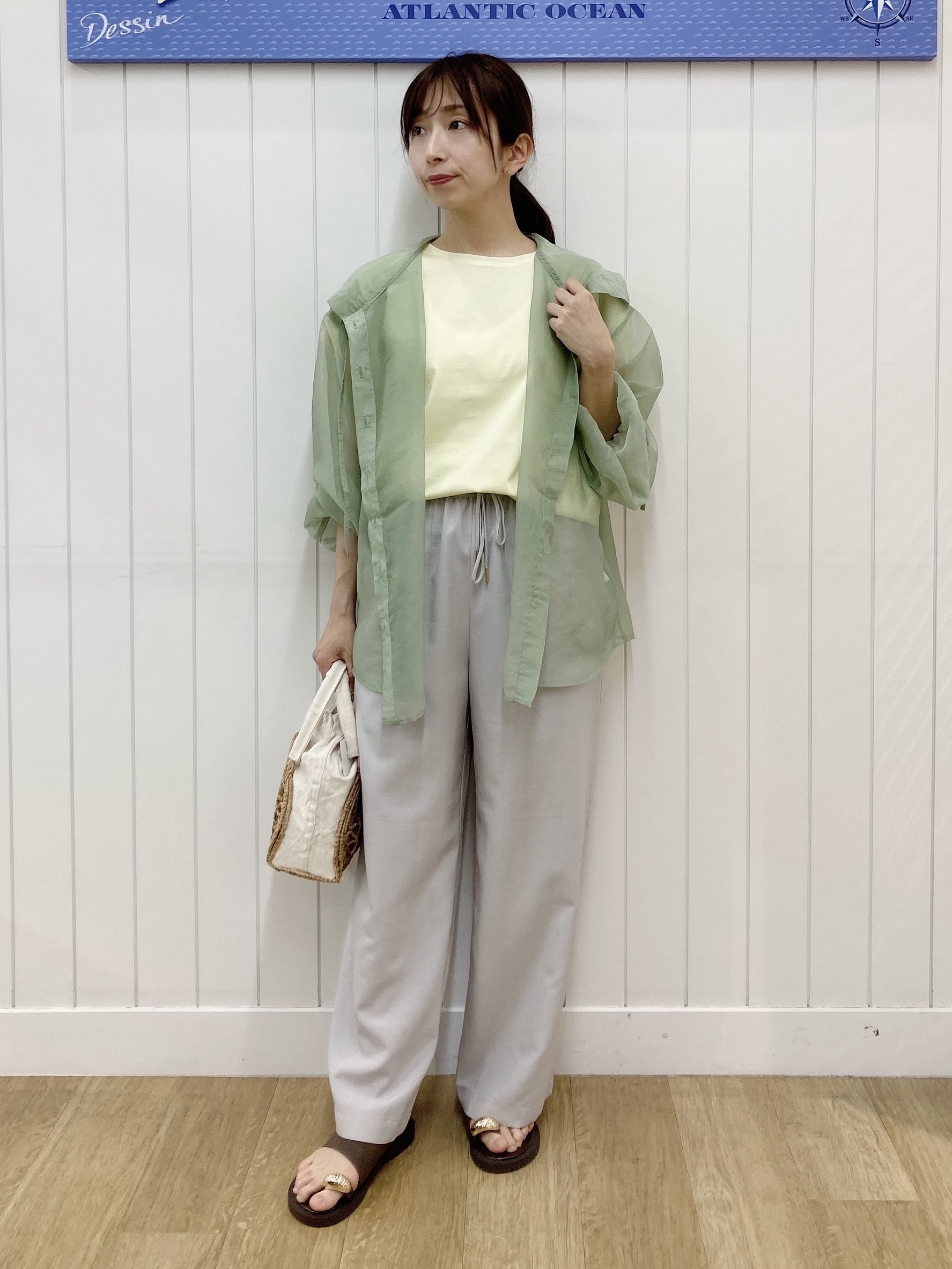 yoshiさんの「Dessin｜【洗える】エアリーシアーフードシャツ」を使ったコーディネート