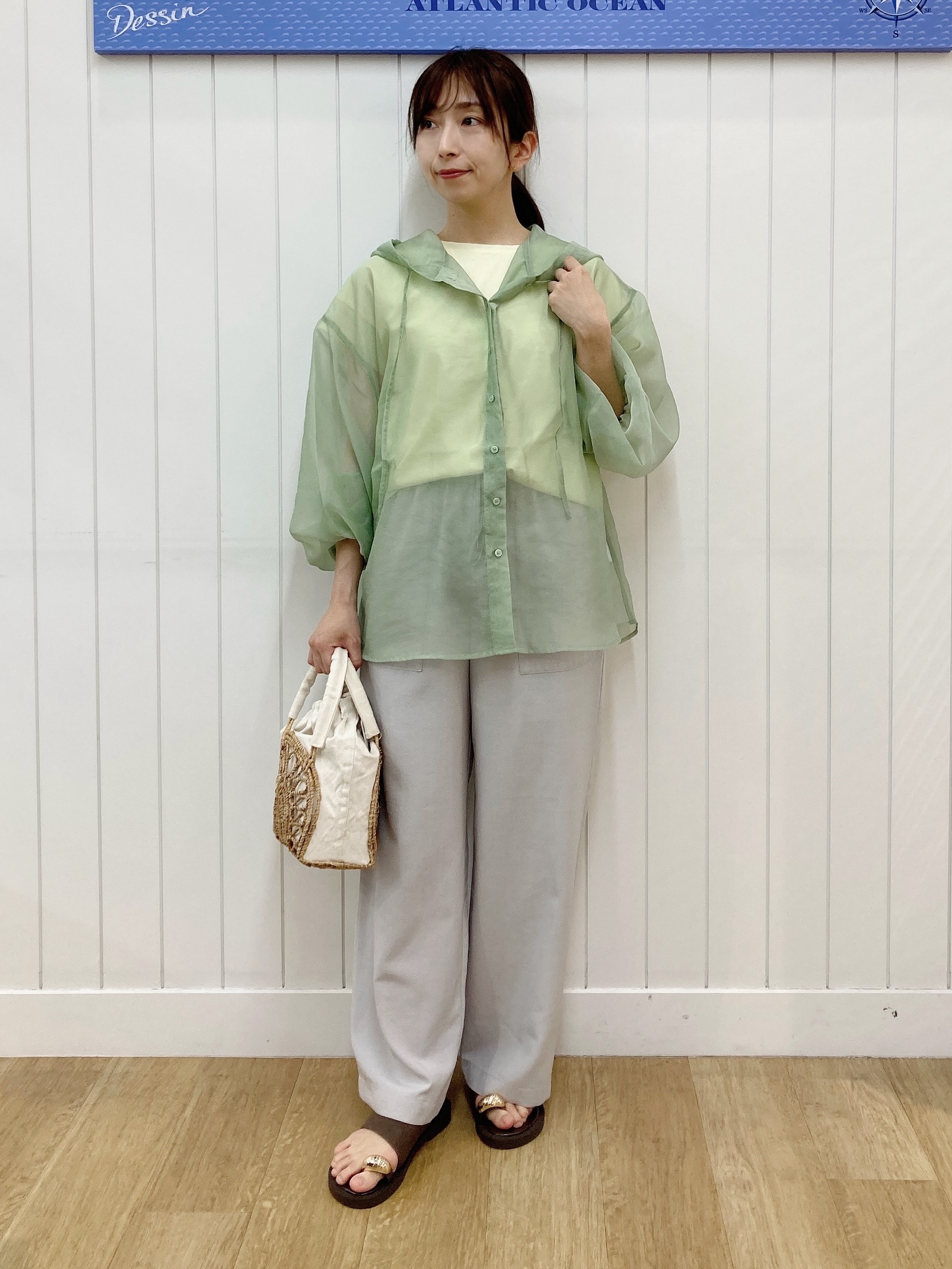 yoshiさんの「Dessin｜【洗える】エアリーシアーフードシャツ」を使ったコーディネート