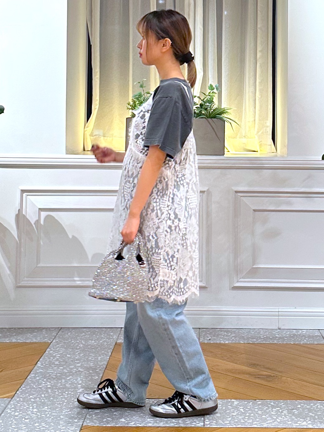なべこさんの「DRESSTERIOR｜RED CARD TOKYO（レッドカードトーキョー）JAZZルーズテーパードデニムパンツ」を使ったコーディネート