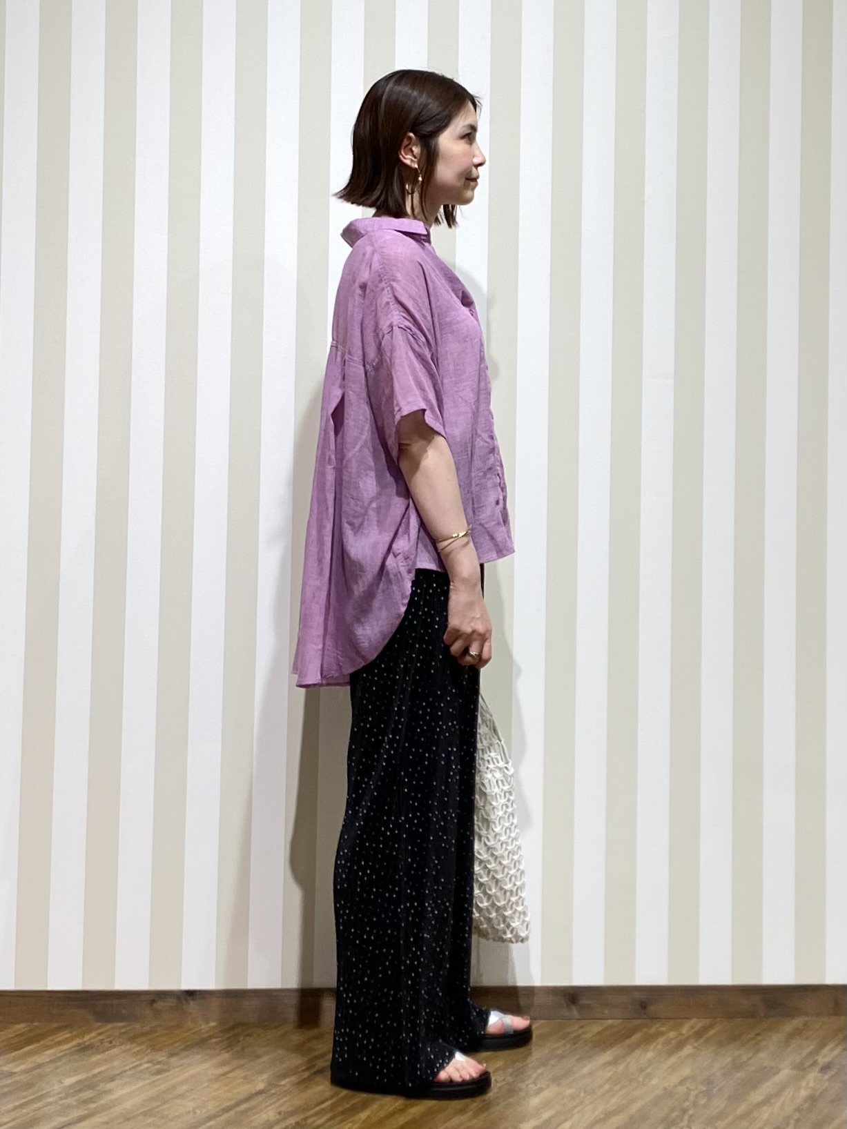 SAOさんの「SHOO･LA･RUE｜ヒップがすっぽり隠れる やわらか5分袖シアーシャツ」を使ったコーディネート
