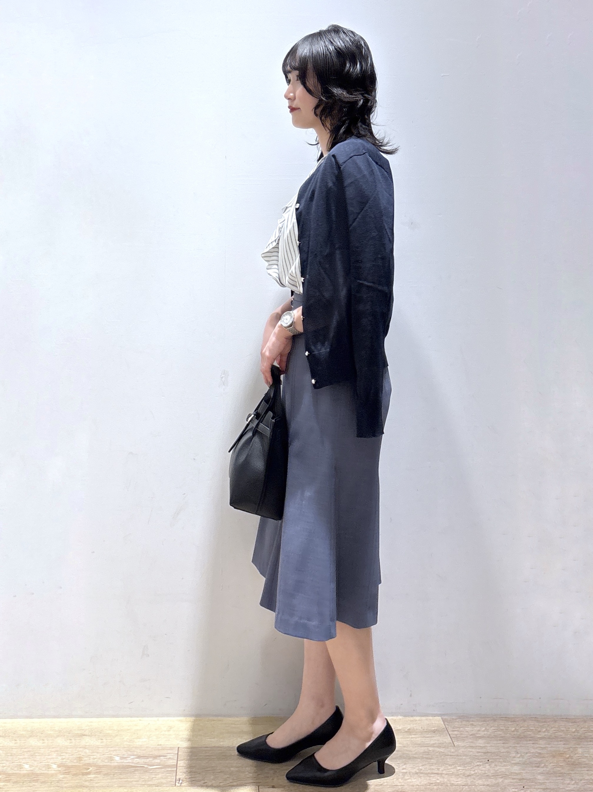 mizukiさんの「index｜【接触冷感】ビジューボタンカーディガン《抗ピリング／洗濯機OK》」を使ったコーディネート