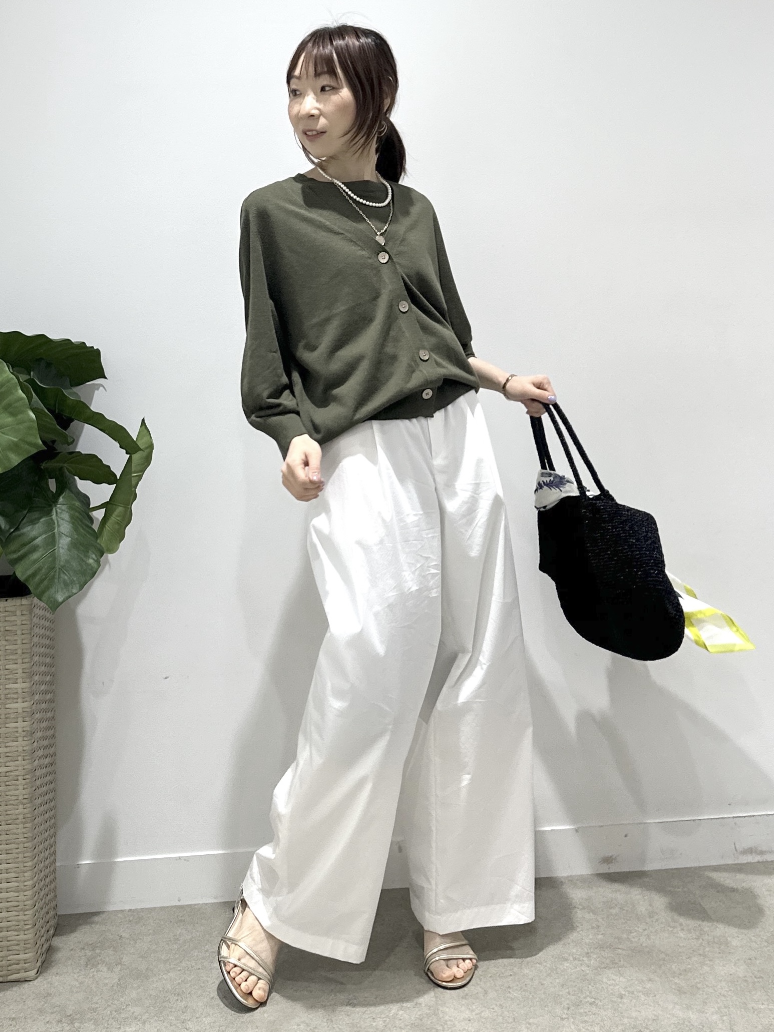 Miwaさんの「UNTITLED｜【アンサンブル可/シアー】リネンエステルカーディガン」を使ったコーディネート