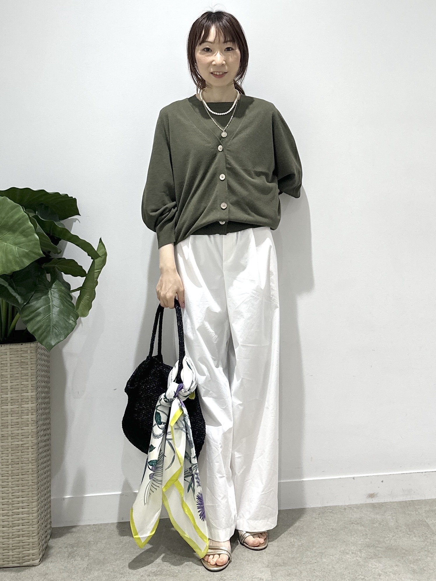 Miwaさんの「UNTITLED｜【アンサンブル可/シアー】リネンエステルカーディガン」を使ったコーディネート