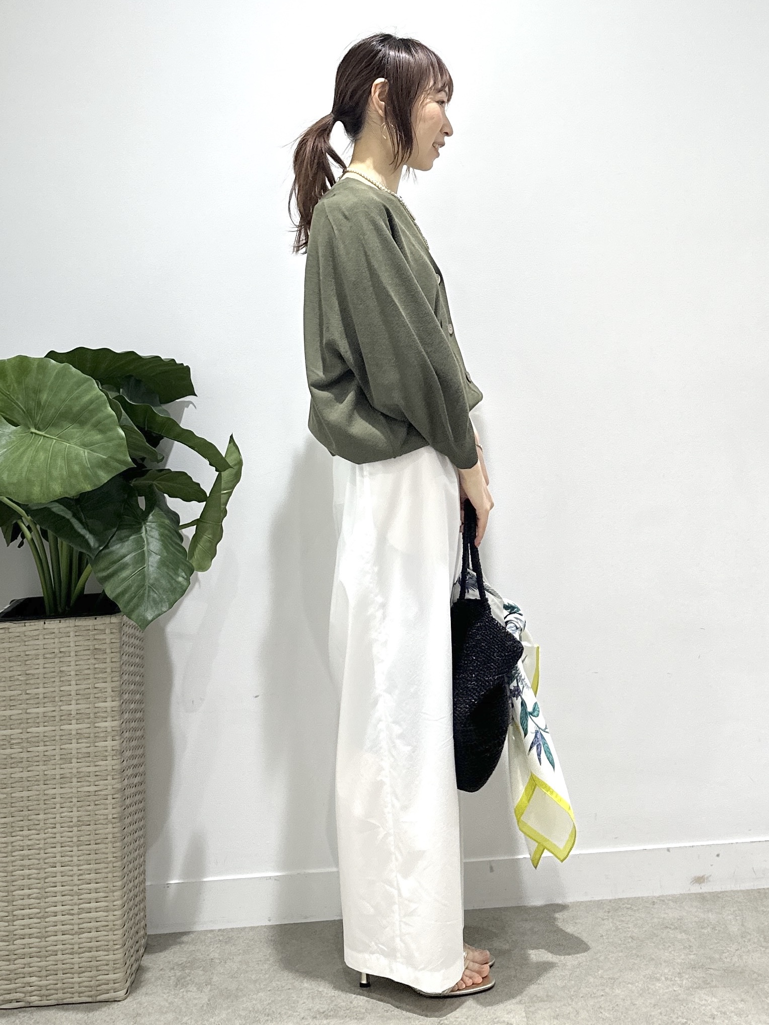 Miwaさんの「UNTITLED｜【アンサンブル可/シアー】リネンエステルカーディガン」を使ったコーディネート