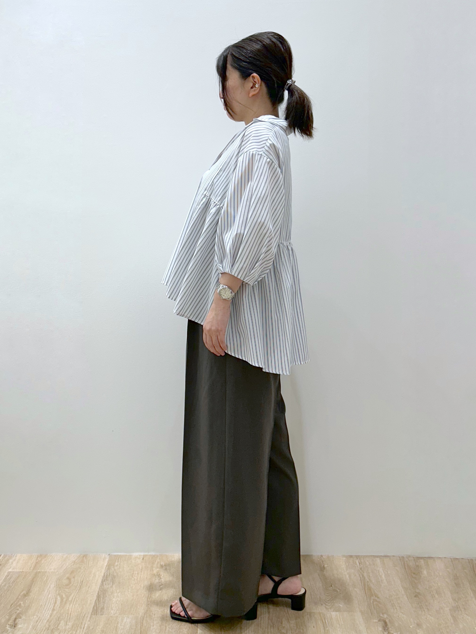 hiroさんの「OPAQUE.CLIP｜スキッパーペプラムブラウス【洗濯機OK】」を使ったコーディネート