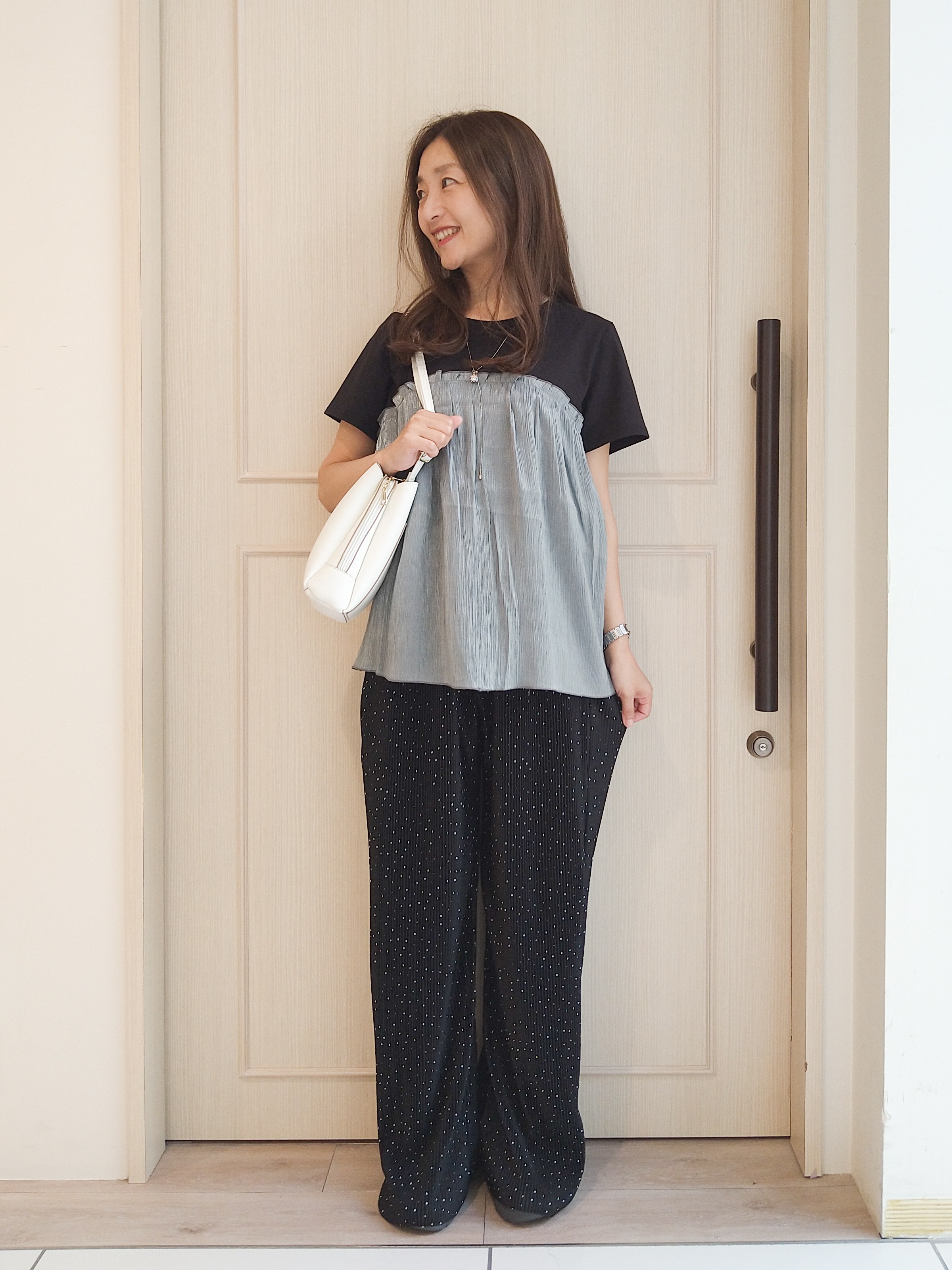 mi-saさんの「SHOO･LA･RUE｜【体型カバー】1枚でインせず決まる きらきらビスチェ風Tシャツ」を使ったコーディネート