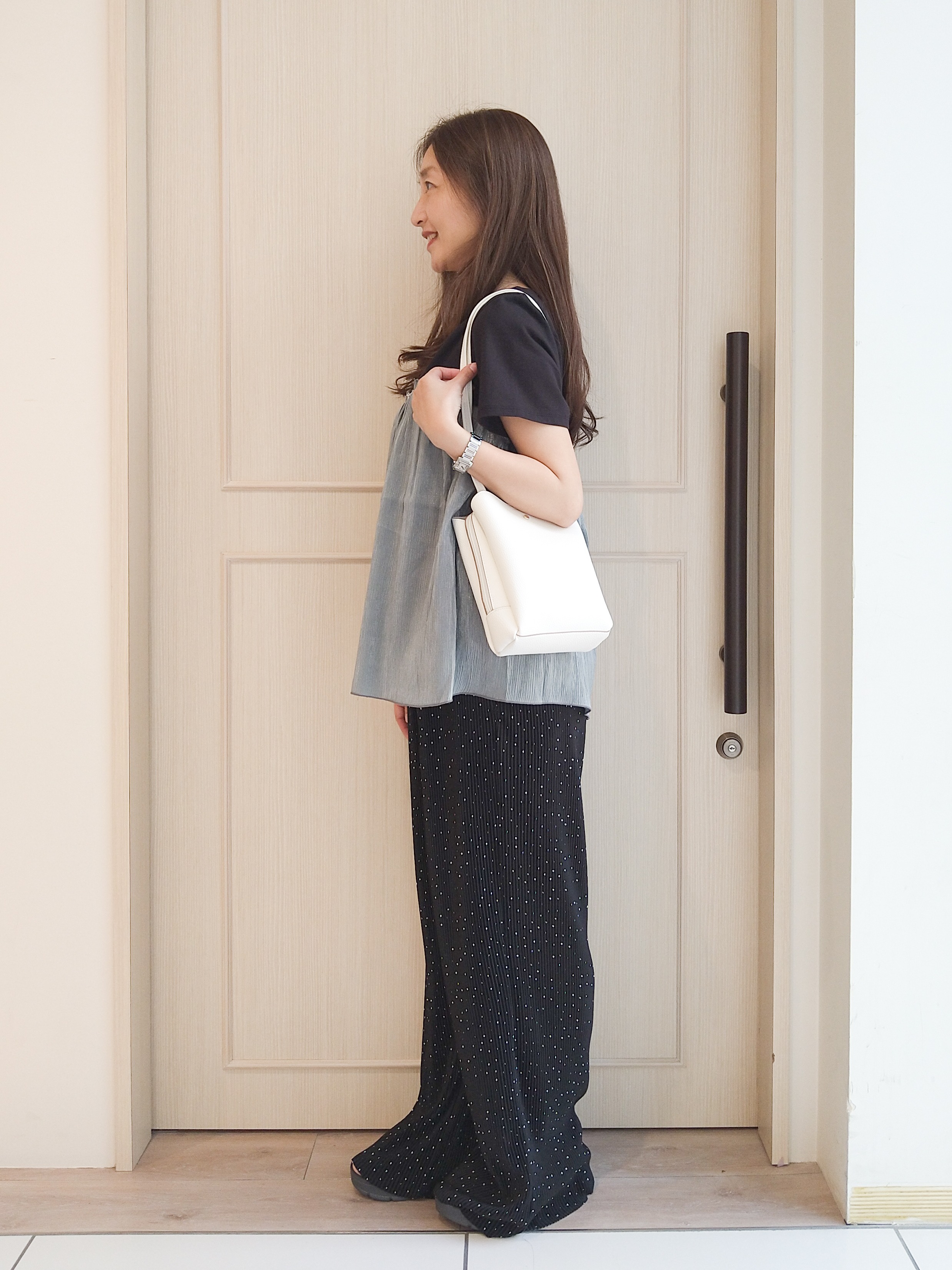mi-saさんの「SHOO･LA･RUE｜【体型カバー】1枚でインせず決まる きらきらビスチェ風Tシャツ」を使ったコーディネート
