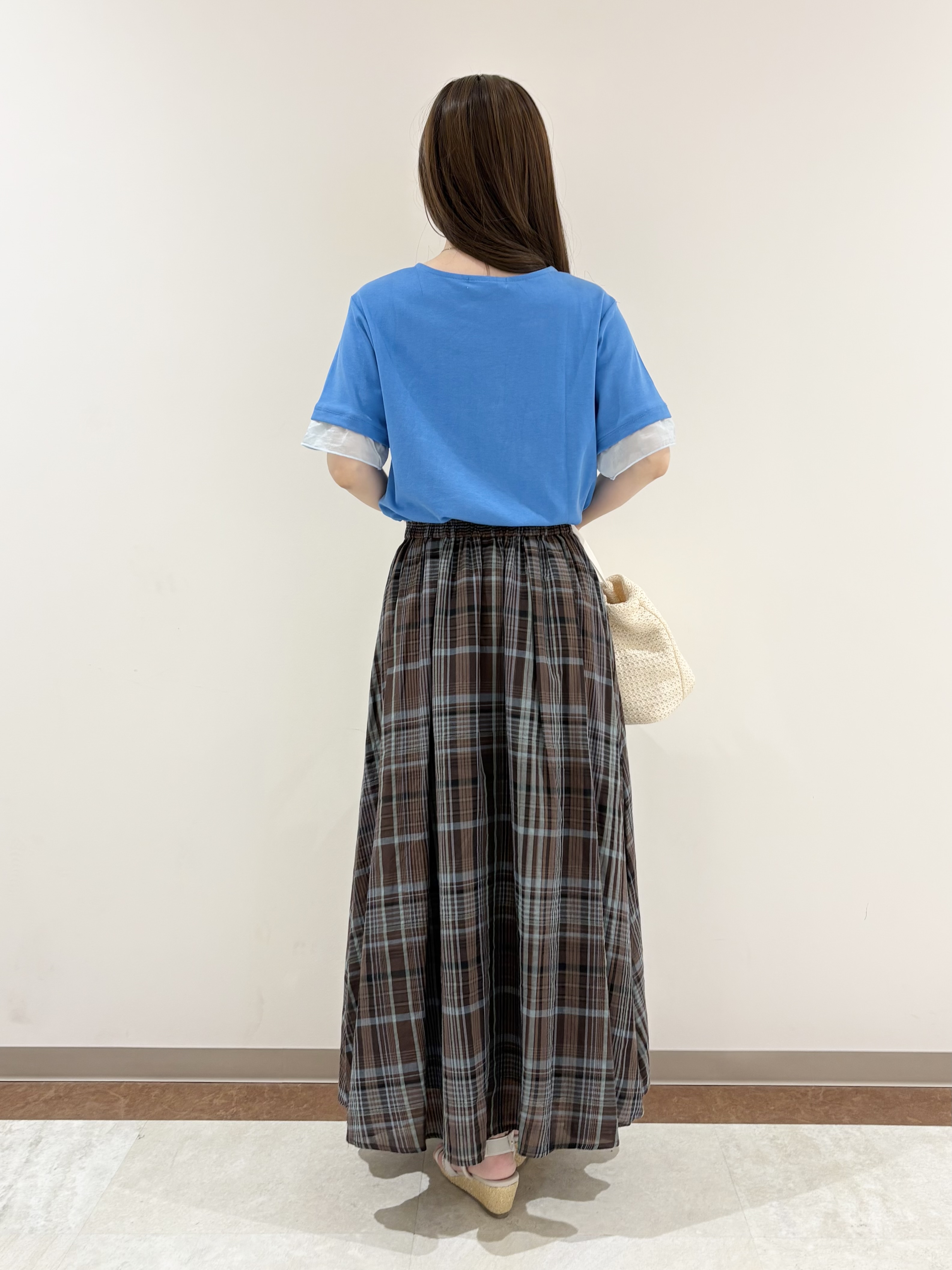 まきさんの「grove｜【二の腕カバー/UVカット】袖口シアースクエアネックTシャツ」を使ったコーディネート