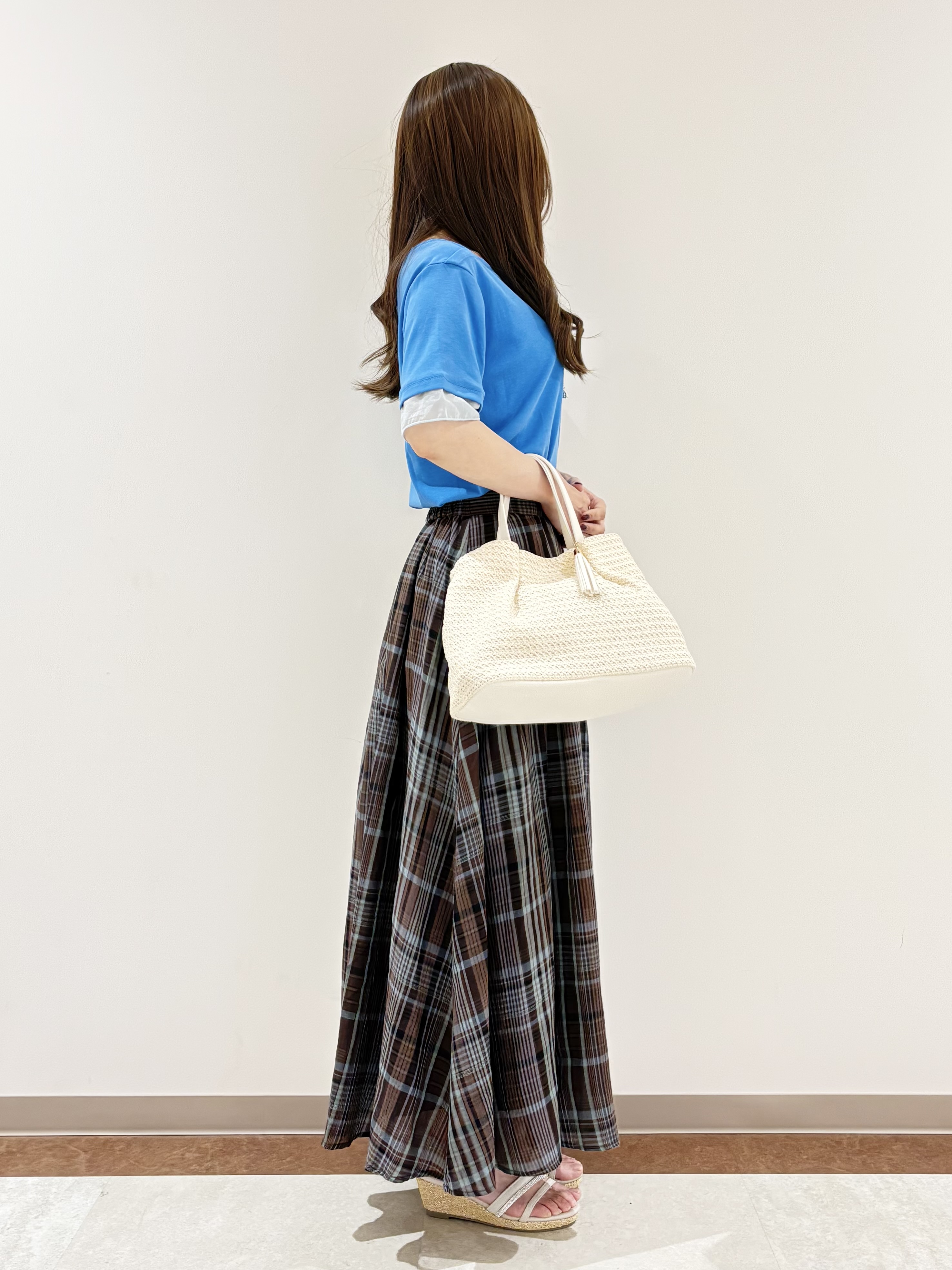まきさんの「grove｜【二の腕カバー/UVカット】袖口シアースクエアネックTシャツ」を使ったコーディネート