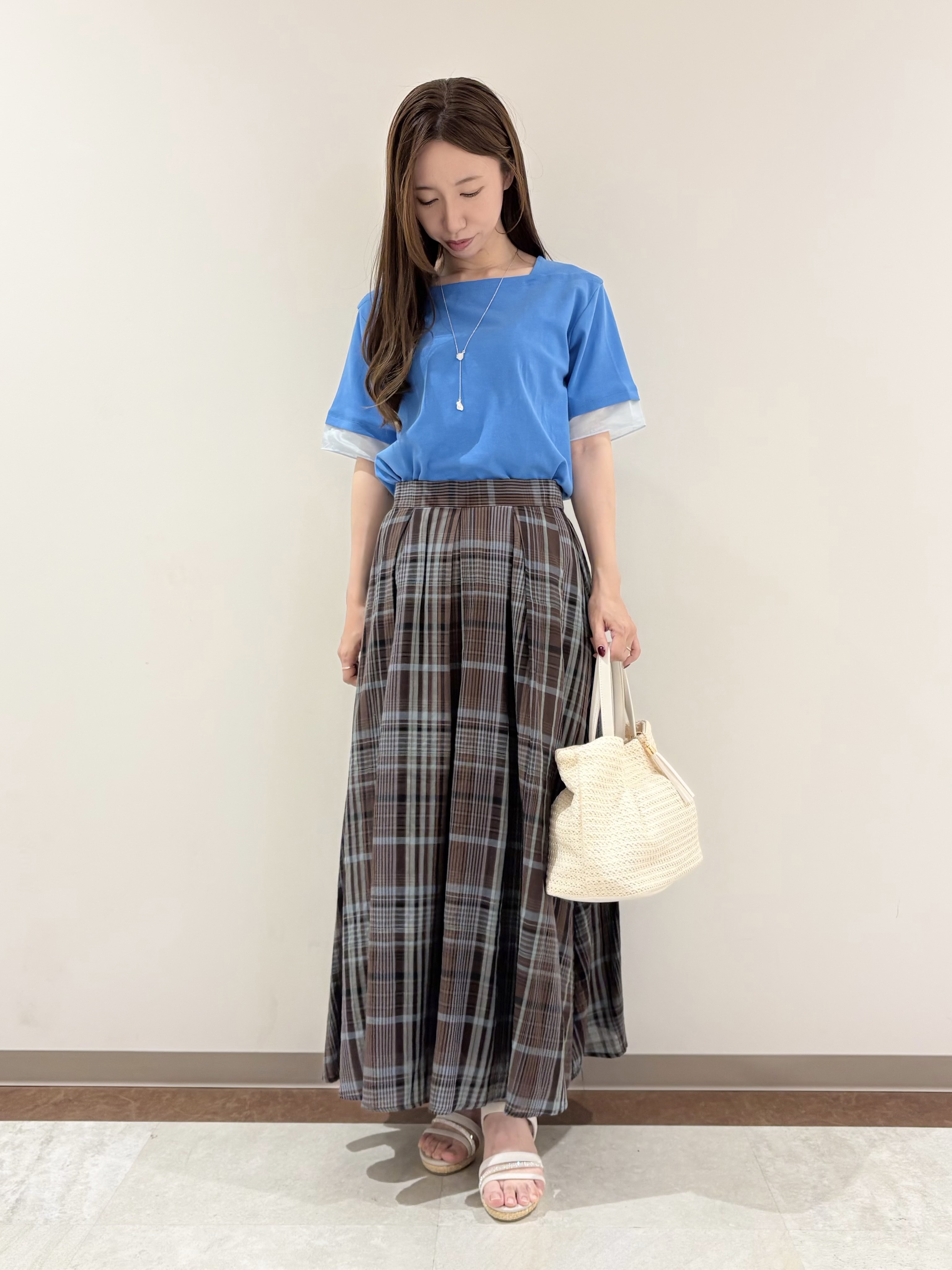 まきさんの「grove｜【二の腕カバー/UVカット】袖口シアースクエアネックTシャツ」を使ったコーディネート