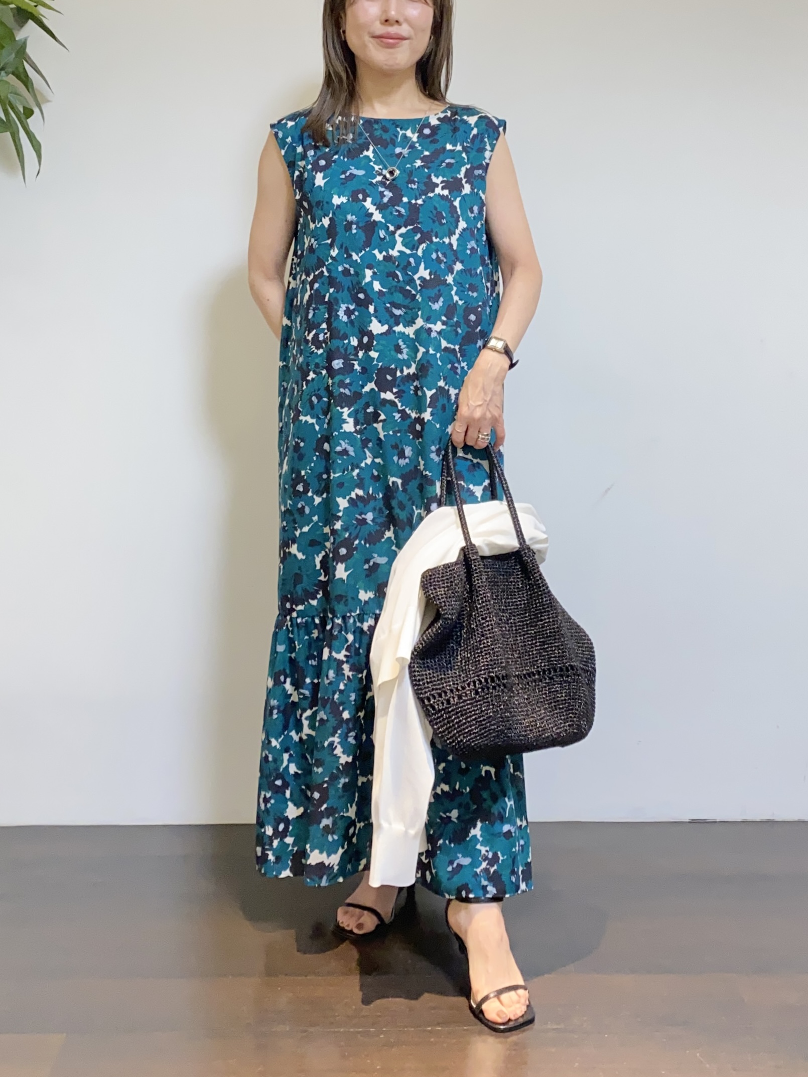 tomoさんの「UNTITLED｜【アンサンブル可/日除け・冷房対策】シアーレーヨンZIPカーディガン」を使ったコーディネート