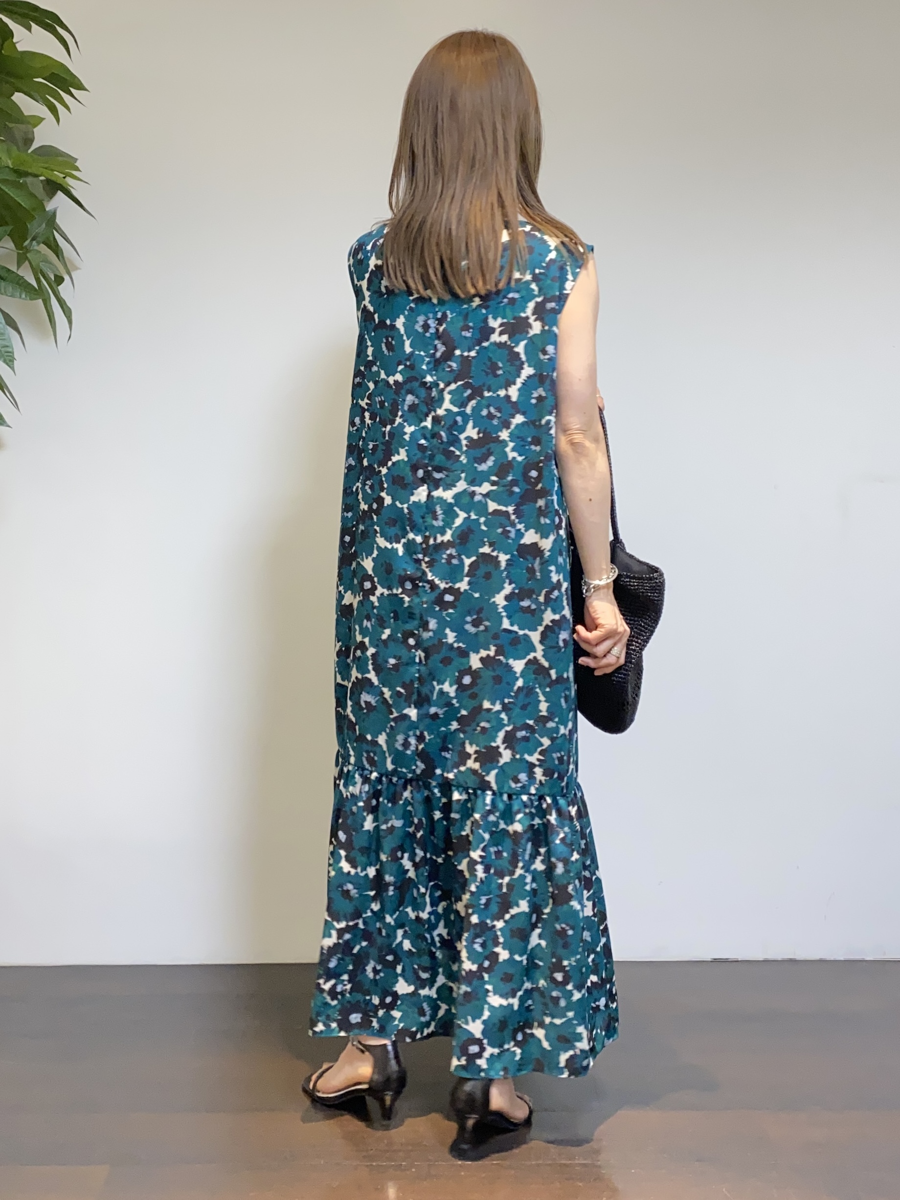 tomoさんの「UNTITLED｜【アンサンブル可/日除け・冷房対策】シアーレーヨンZIPカーディガン」を使ったコーディネート