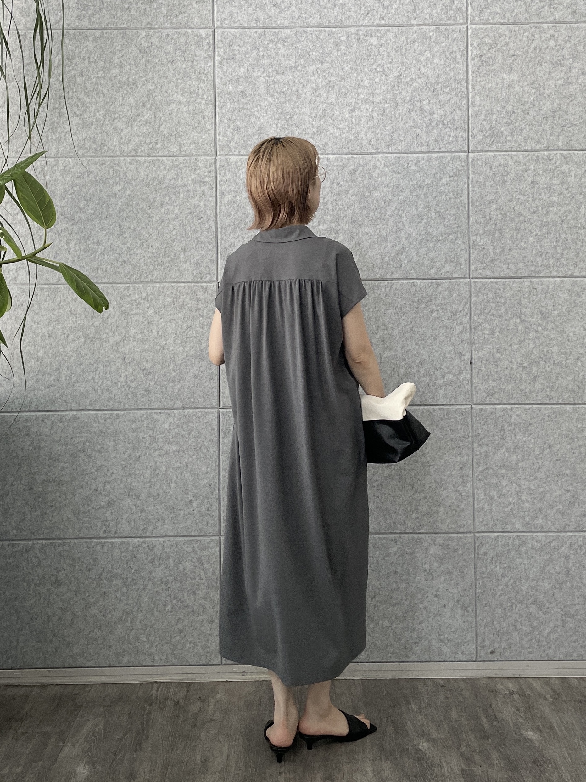 mikuさんの「INDIVI｜Comfy SET UP｜スキッパーワンピース【通勤／接触冷感／UVカット】」を使ったコーディネート