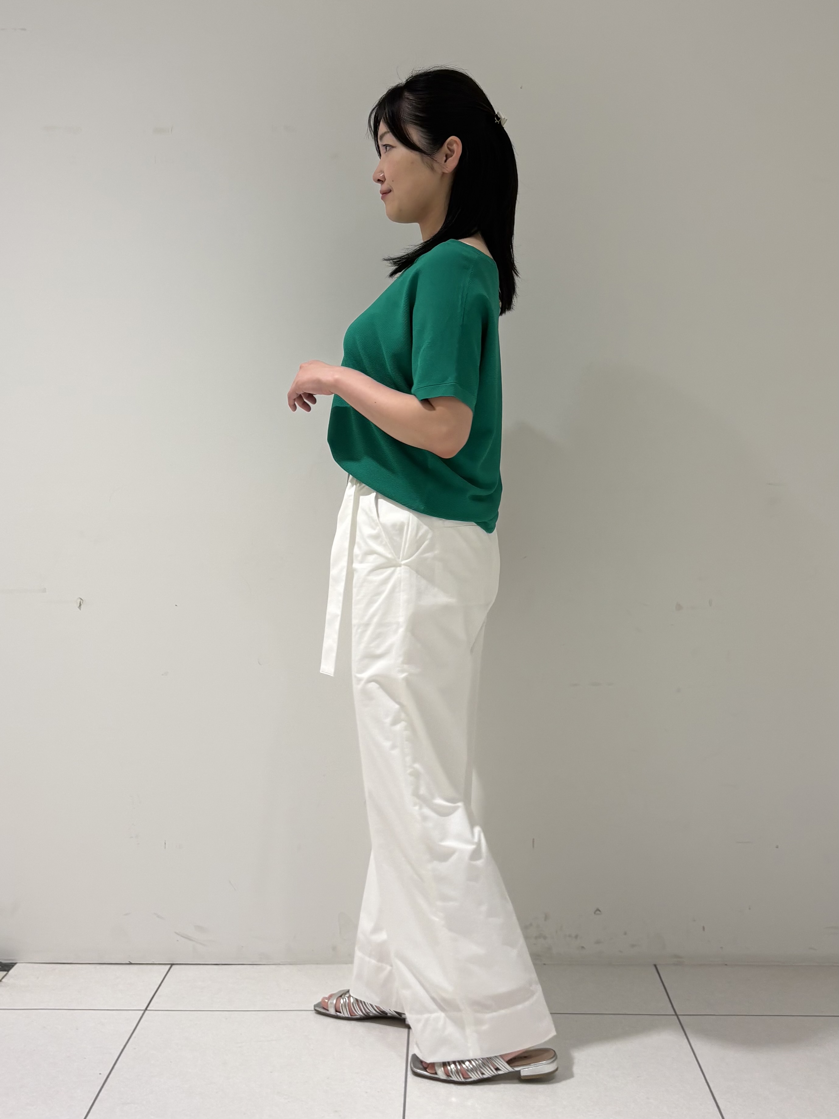 momokoさんの「INDIVI｜【洗える】ガーター編みVネックニットT」を使ったコーディネート