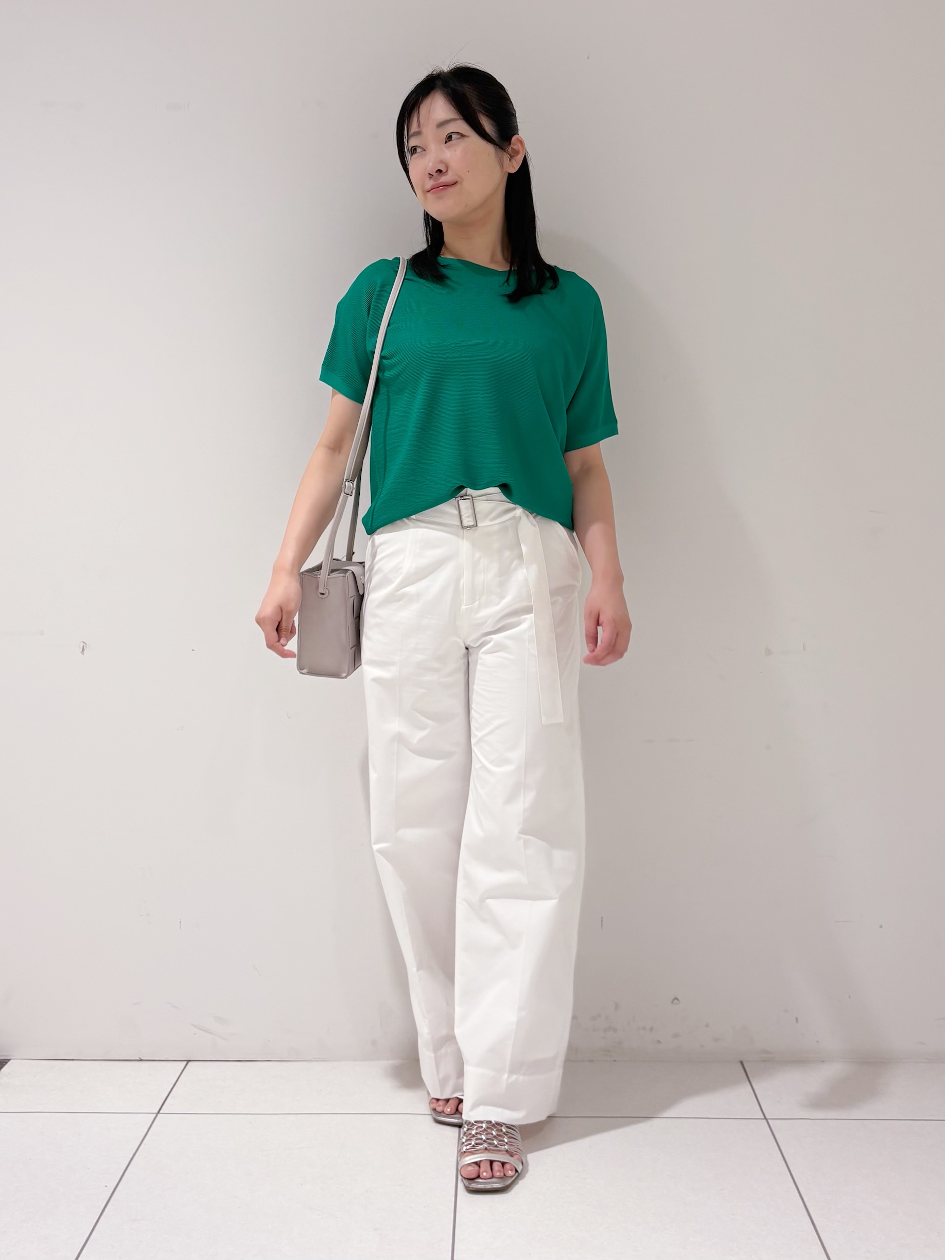 momokoさんの「INDIVI｜【洗える】ガーター編みVネックニットT」を使ったコーディネート