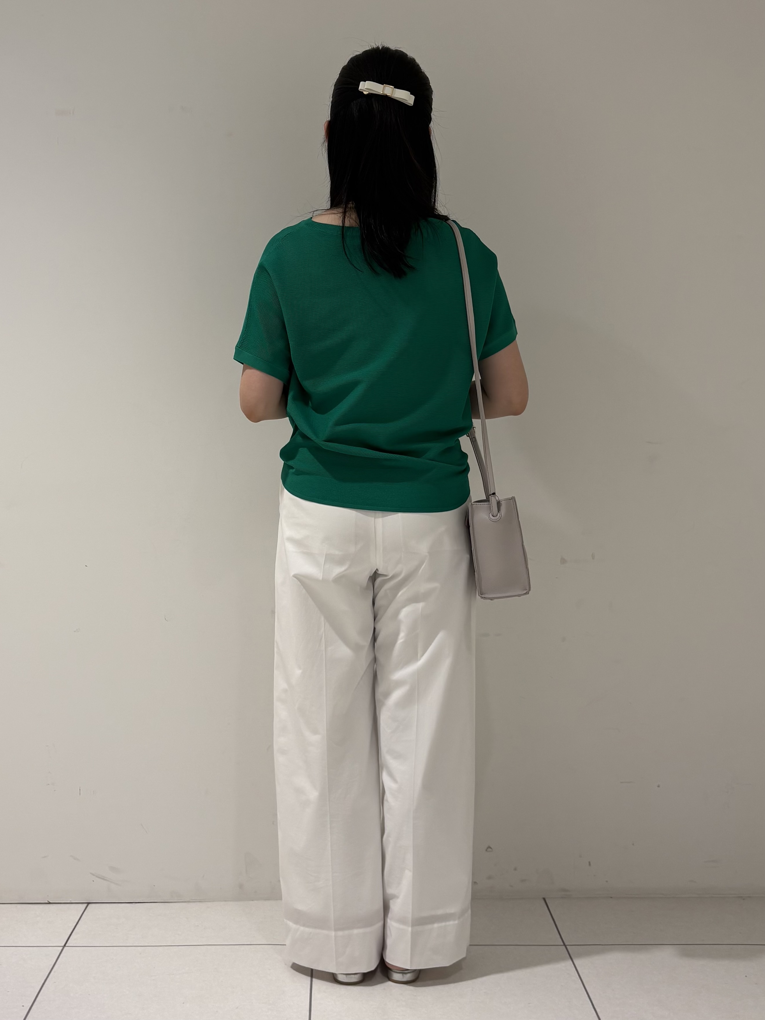 momokoさんの「INDIVI｜【洗える】ガーター編みVネックニットT」を使ったコーディネート