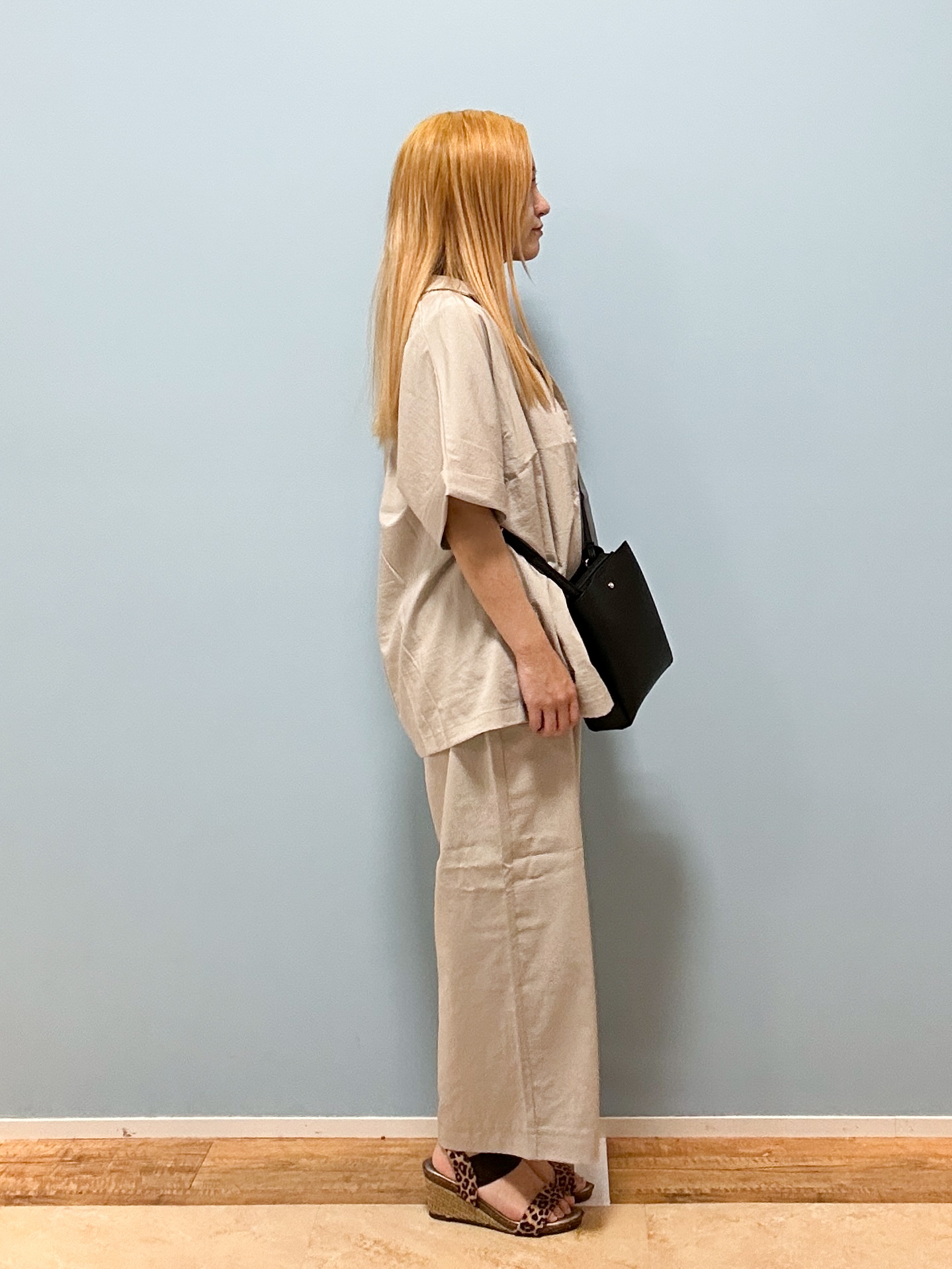 mikoさんの「SHOO･LA･RUE｜【体型カバー】1枚でインせず決まる きらきらビスチェ風Tシャツ」を使ったコーディネート