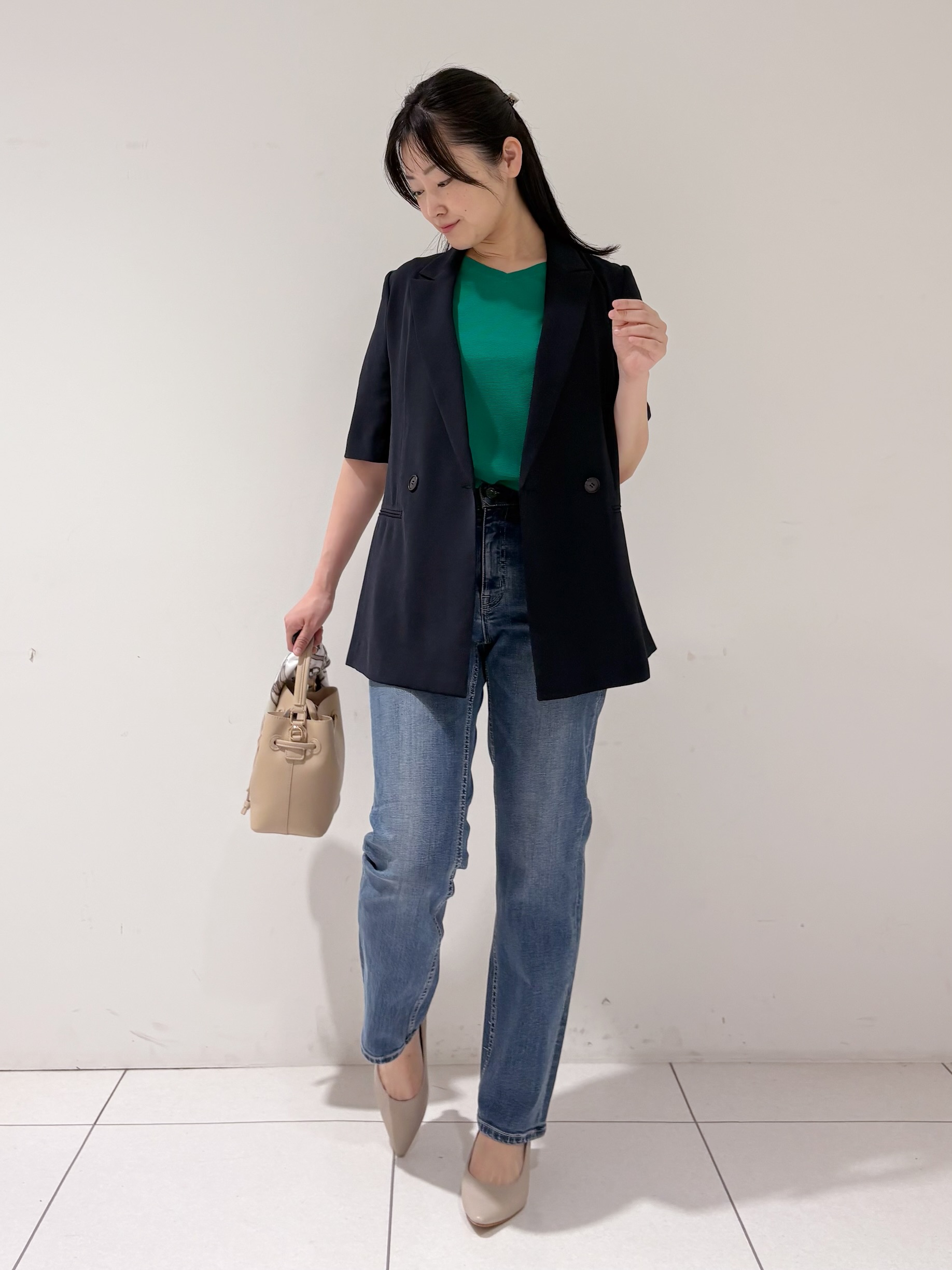 momokoさんの「INDIVI｜【洗える】ガーター編みVネックニットT」を使ったコーディネート