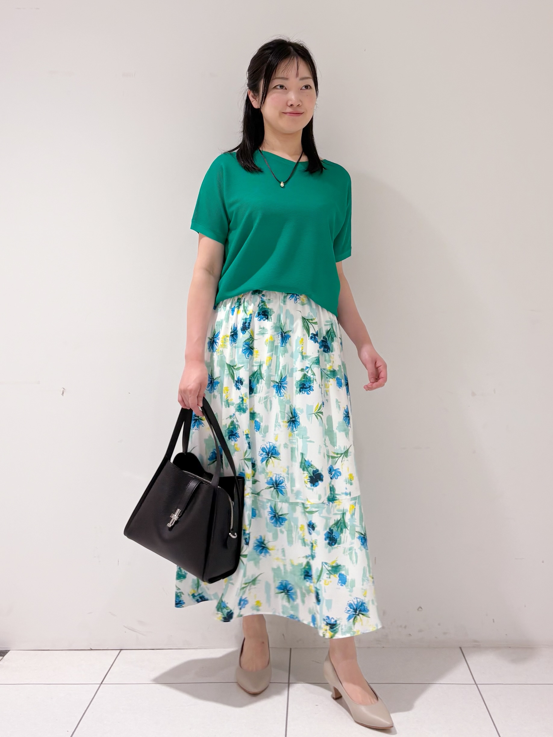 momokoさんの「INDIVI｜【洗える】ガーター編みVネックニットT」を使ったコーディネート