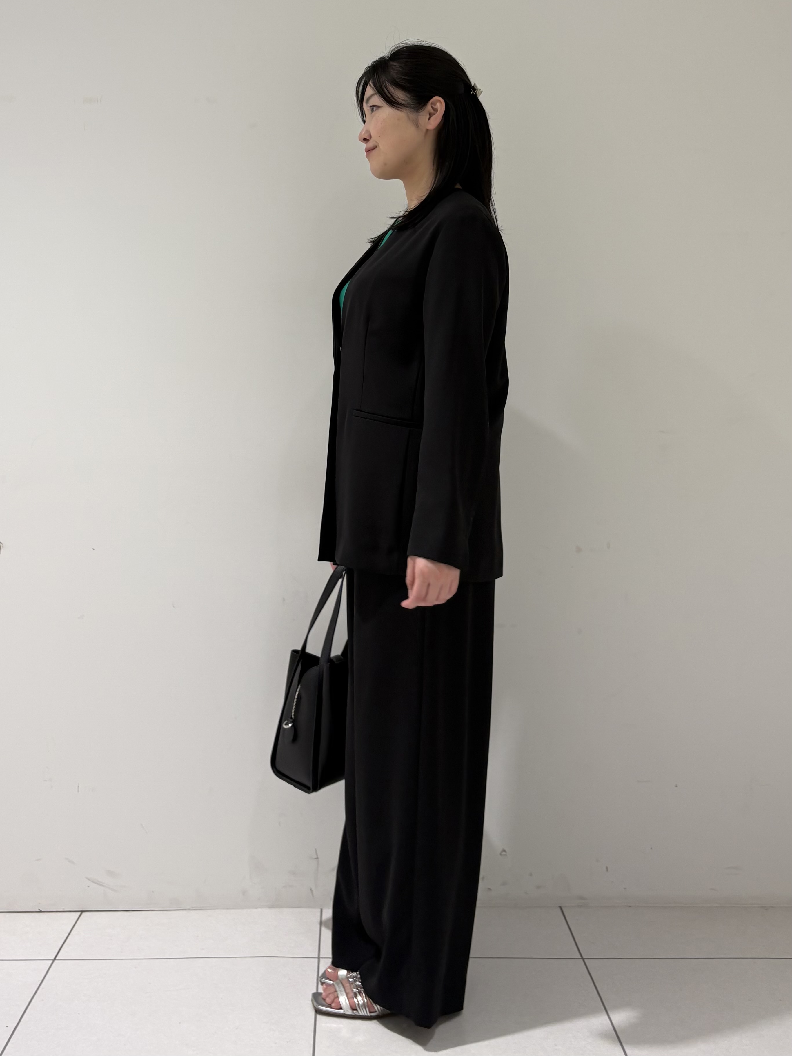momokoさんの「INDIVI｜【接触冷感／透湿／着る日傘】ノーカラージャケット」を使ったコーディネート