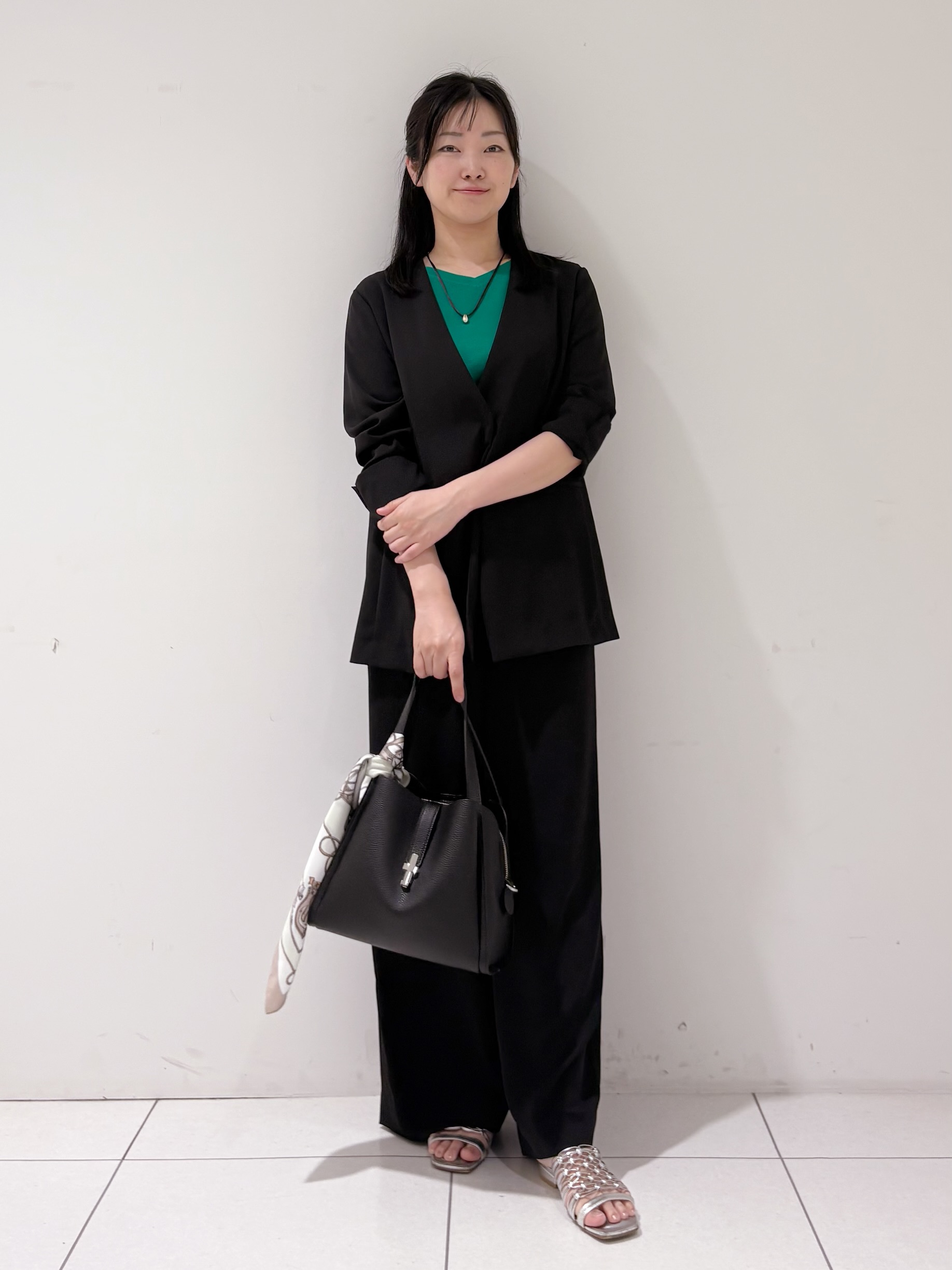momokoさんの「INDIVI｜【接触冷感／透湿／着る日傘】ノーカラージャケット」を使ったコーディネート