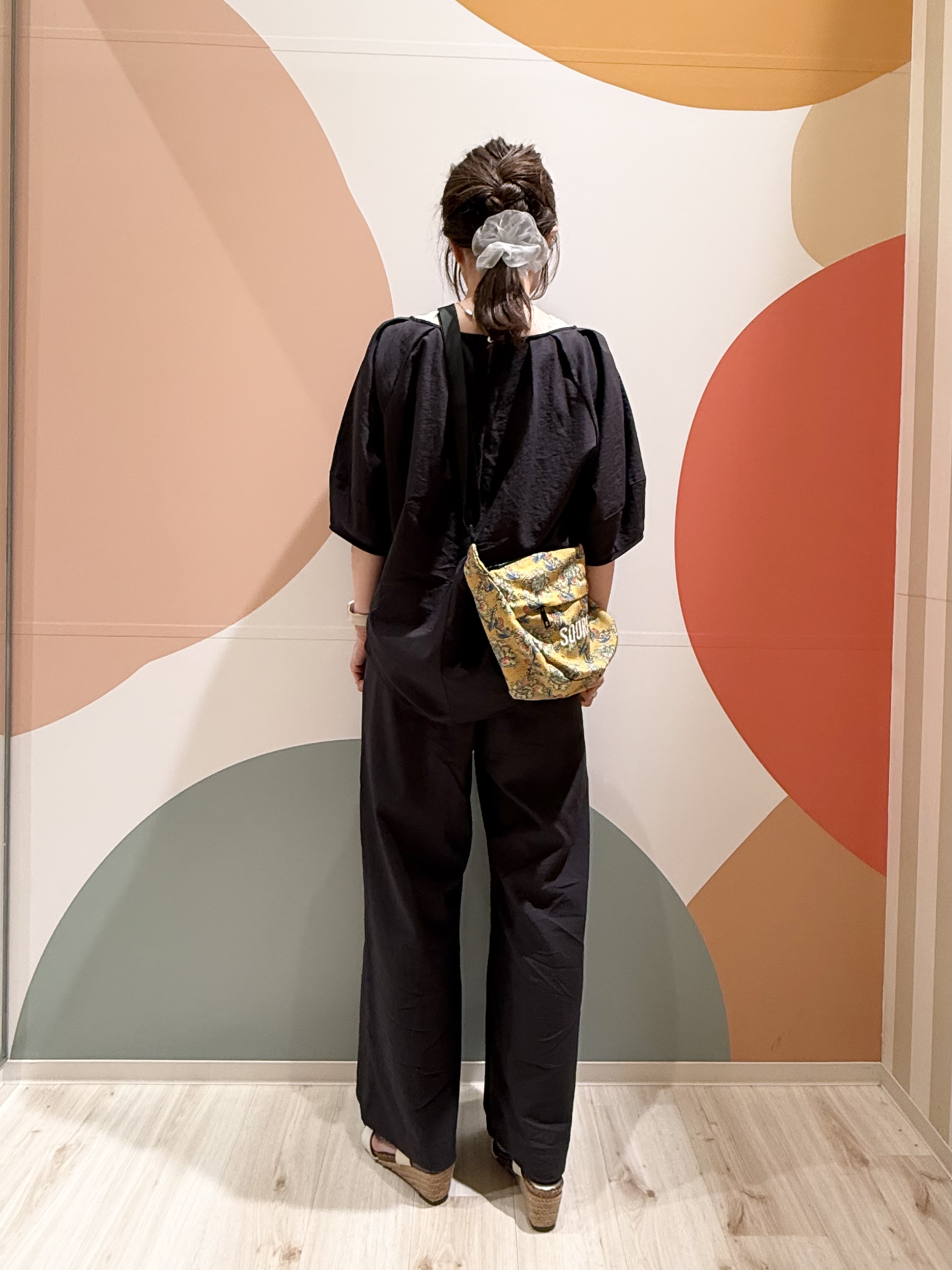 長女さんの「SHOO･LA･RUE｜【S-LL/洗濯機可/セットアップ可】軽凛(かろりん) タックブラウス」を使ったコーディネート