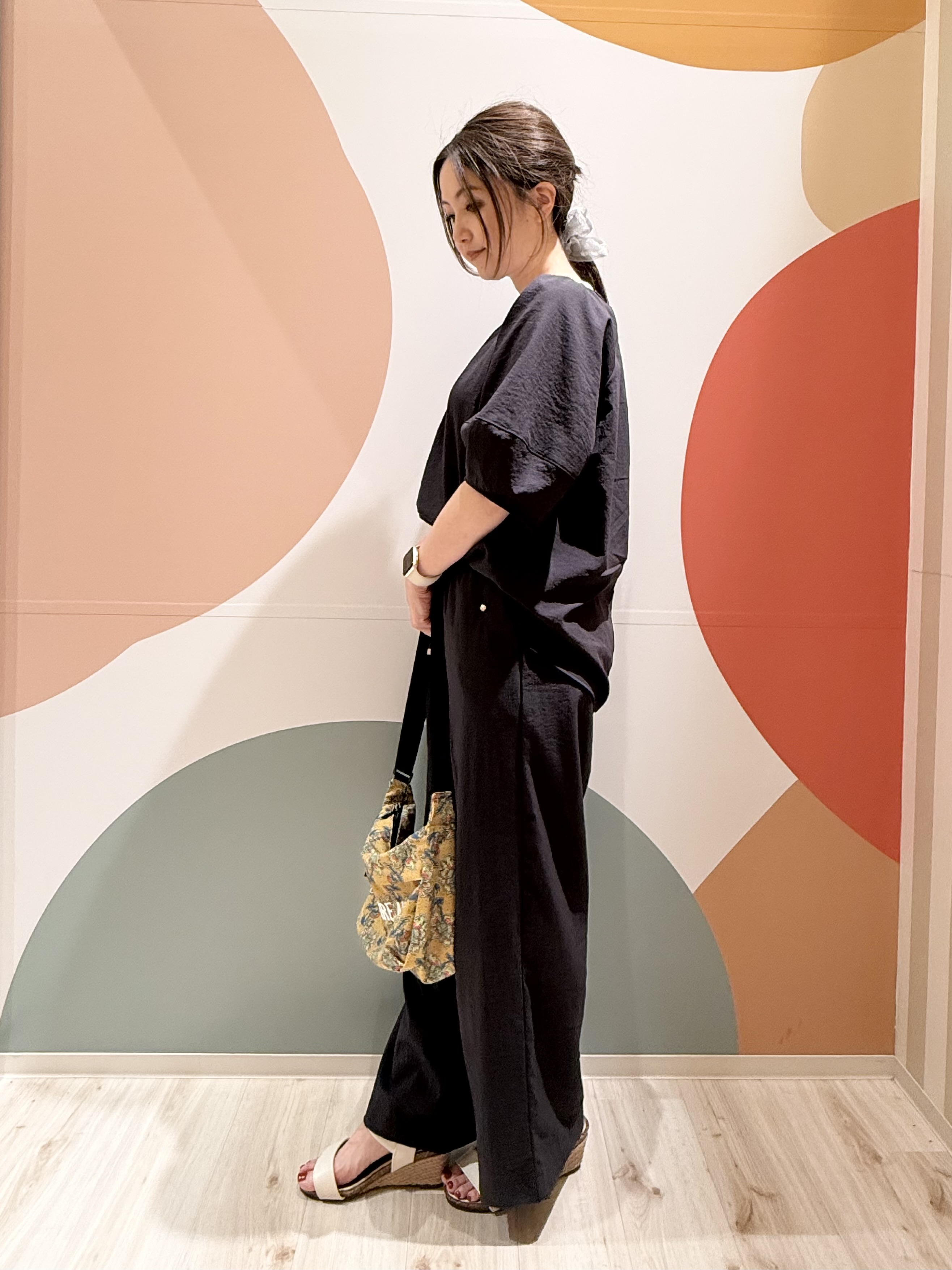 長女さんの「SHOO･LA･RUE｜【S-LL/洗濯機可/セットアップ可】軽凛(かろりん) タックブラウス」を使ったコーディネート