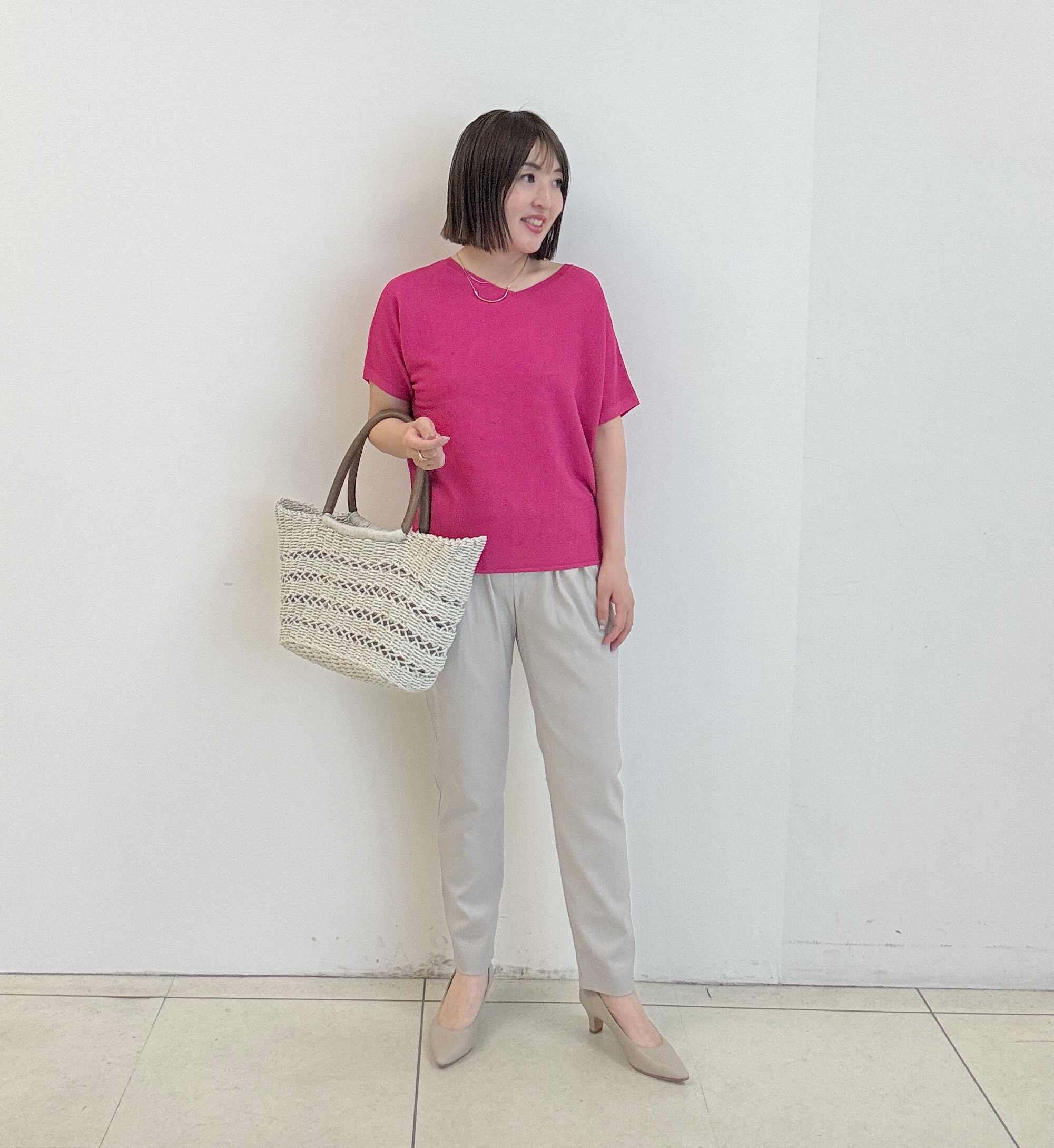 yoshiyaさんの「INDIVI｜【洗える】ガーター編みVネックニットT」を使ったコーディネート