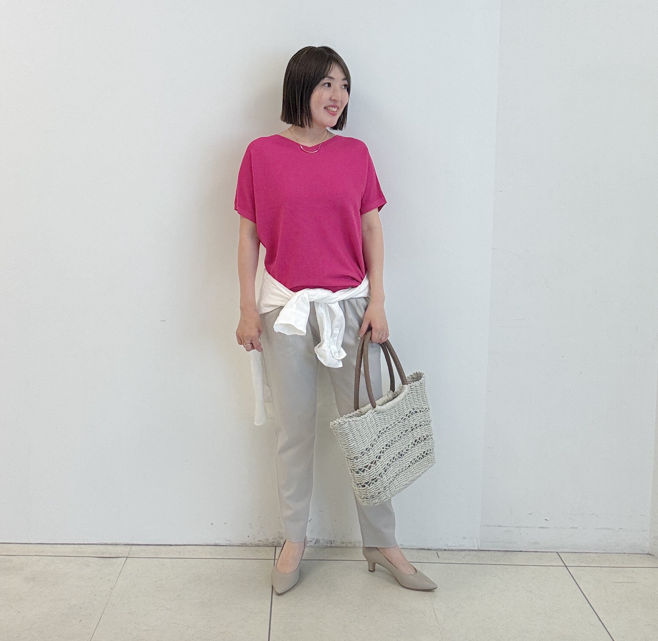 yoshiyaさんの「INDIVI｜【洗える】ガーター編みVネックニットT」を使ったコーディネート