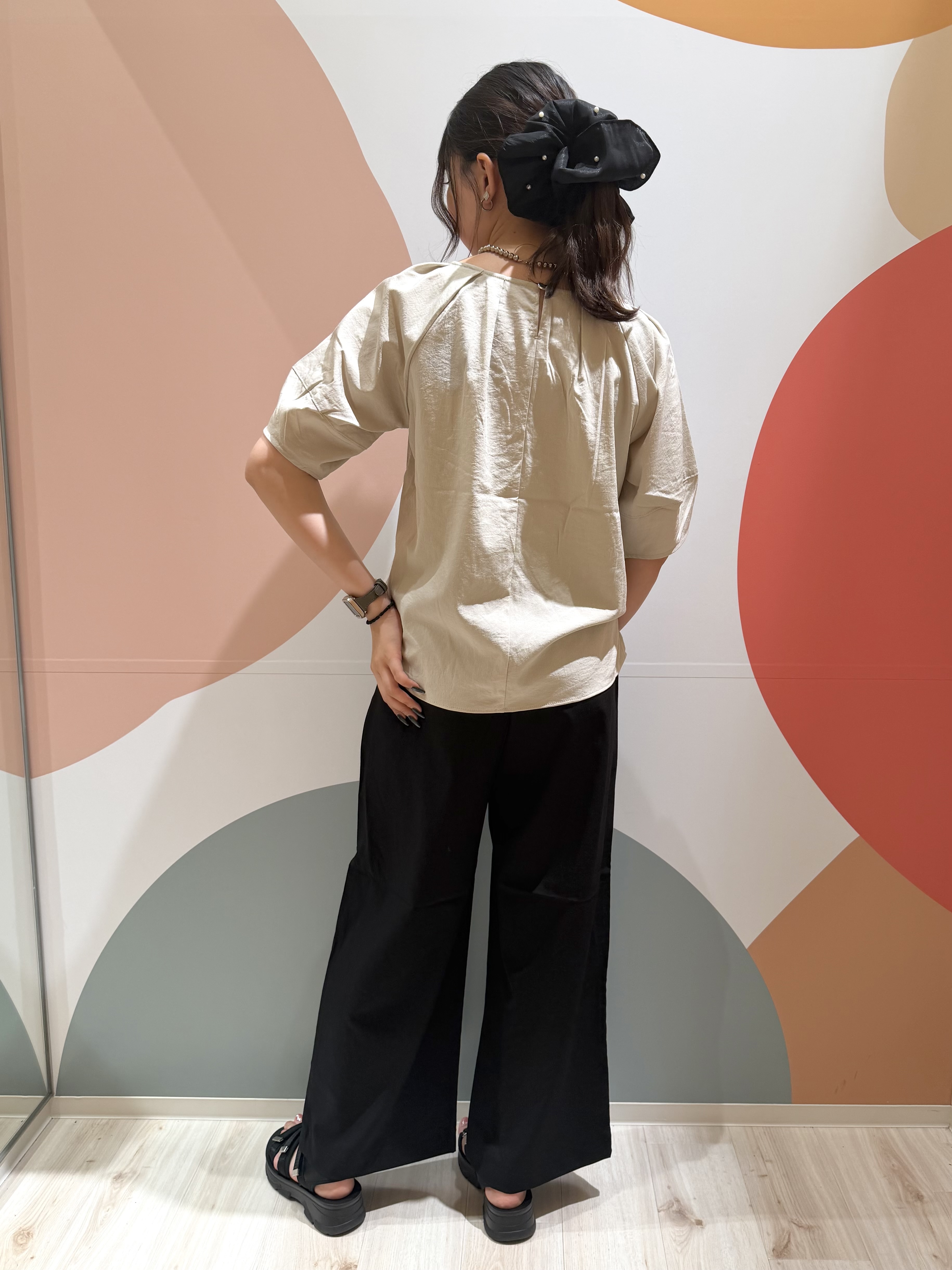 末っ子さんの「SHOO･LA･RUE｜【S-LL/洗濯機可/セットアップ可】軽凛(かろりん) タックブラウス」を使ったコーディネート