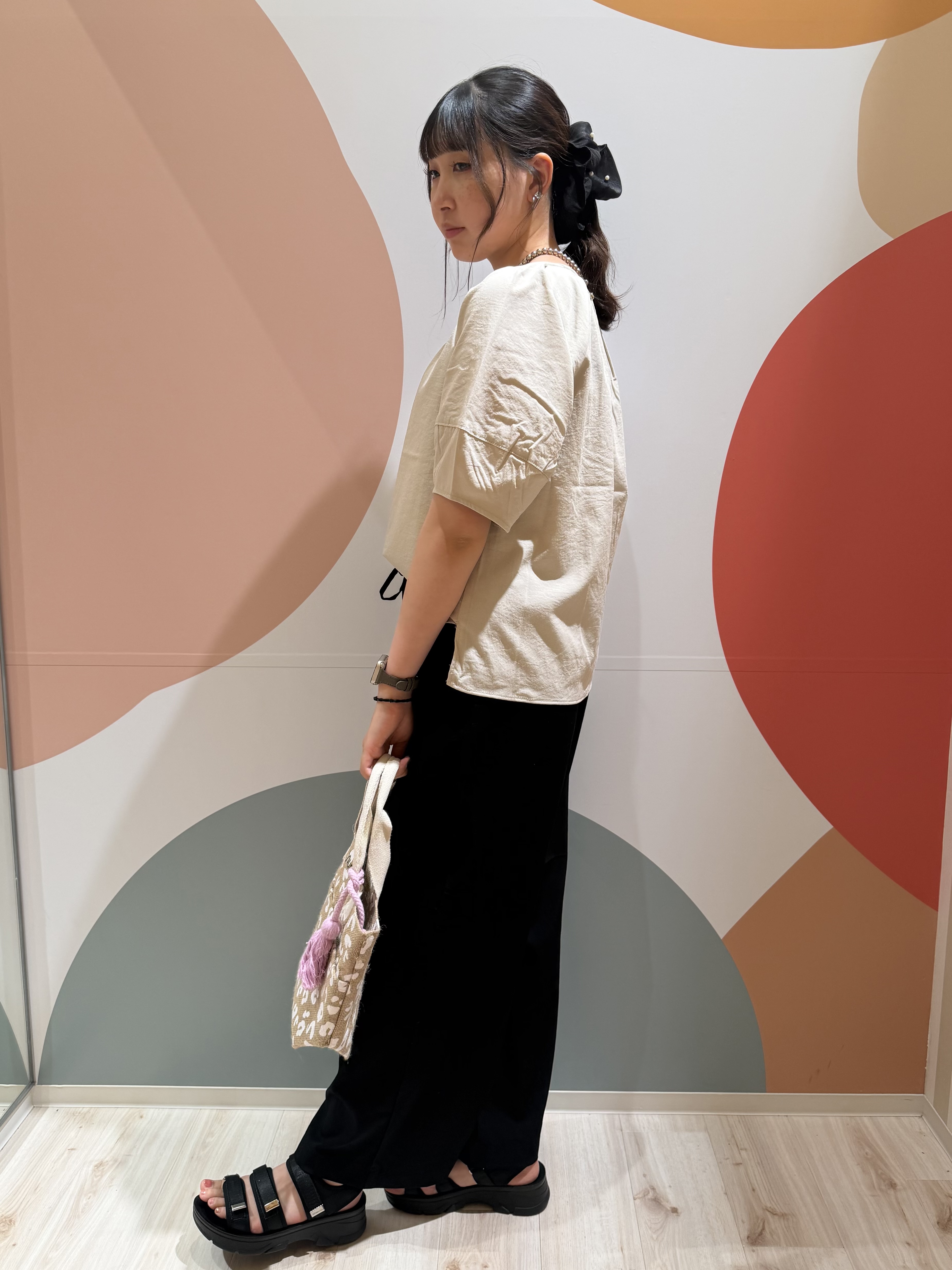 末っ子さんの「SHOO･LA･RUE｜【S-LL/洗濯機可/セットアップ可】軽凛(かろりん) タックブラウス」を使ったコーディネート