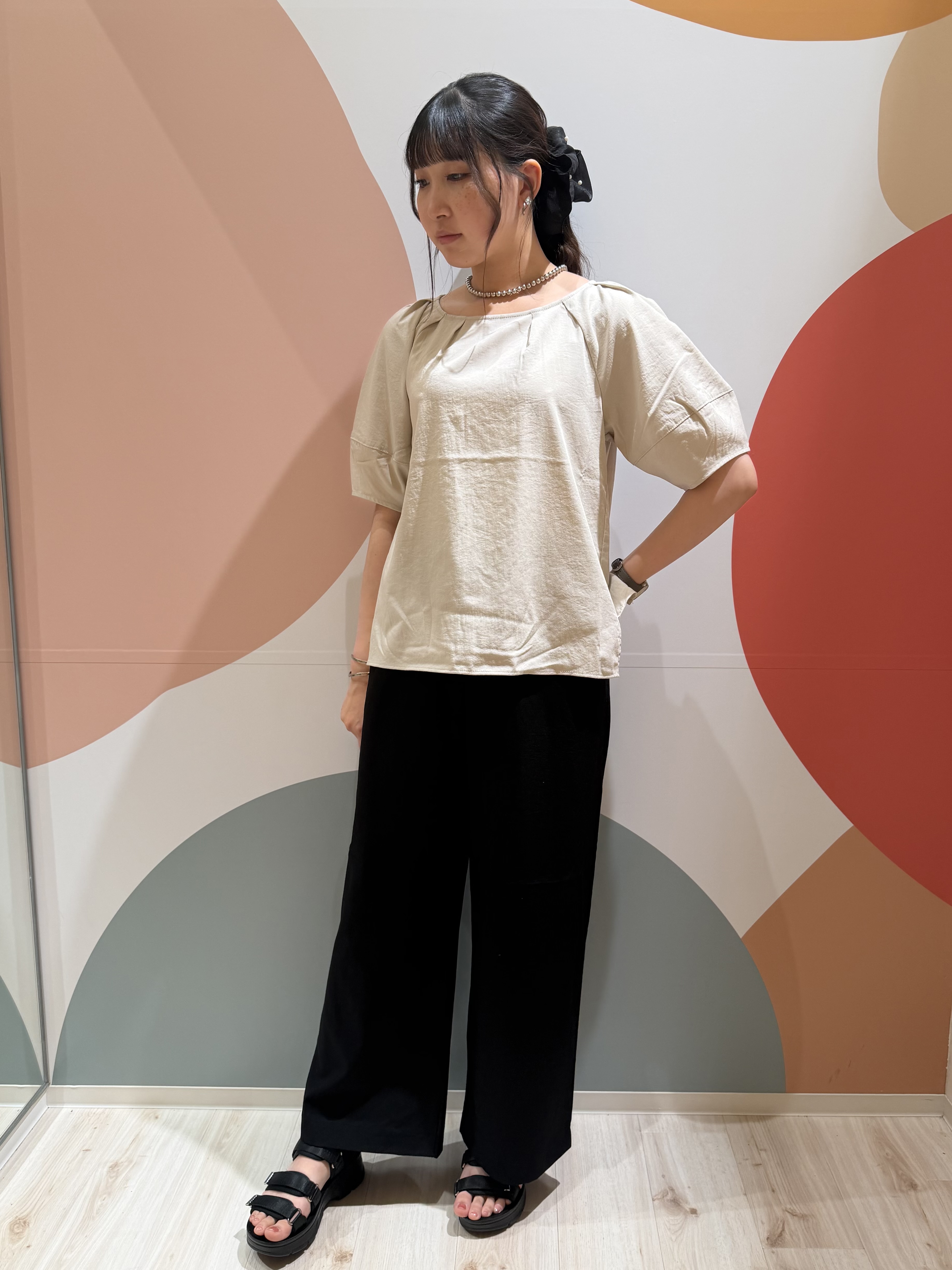 末っ子さんの「SHOO･LA･RUE｜【S-LL/洗濯機可/セットアップ可】軽凛(かろりん) タックブラウス」を使ったコーディネート