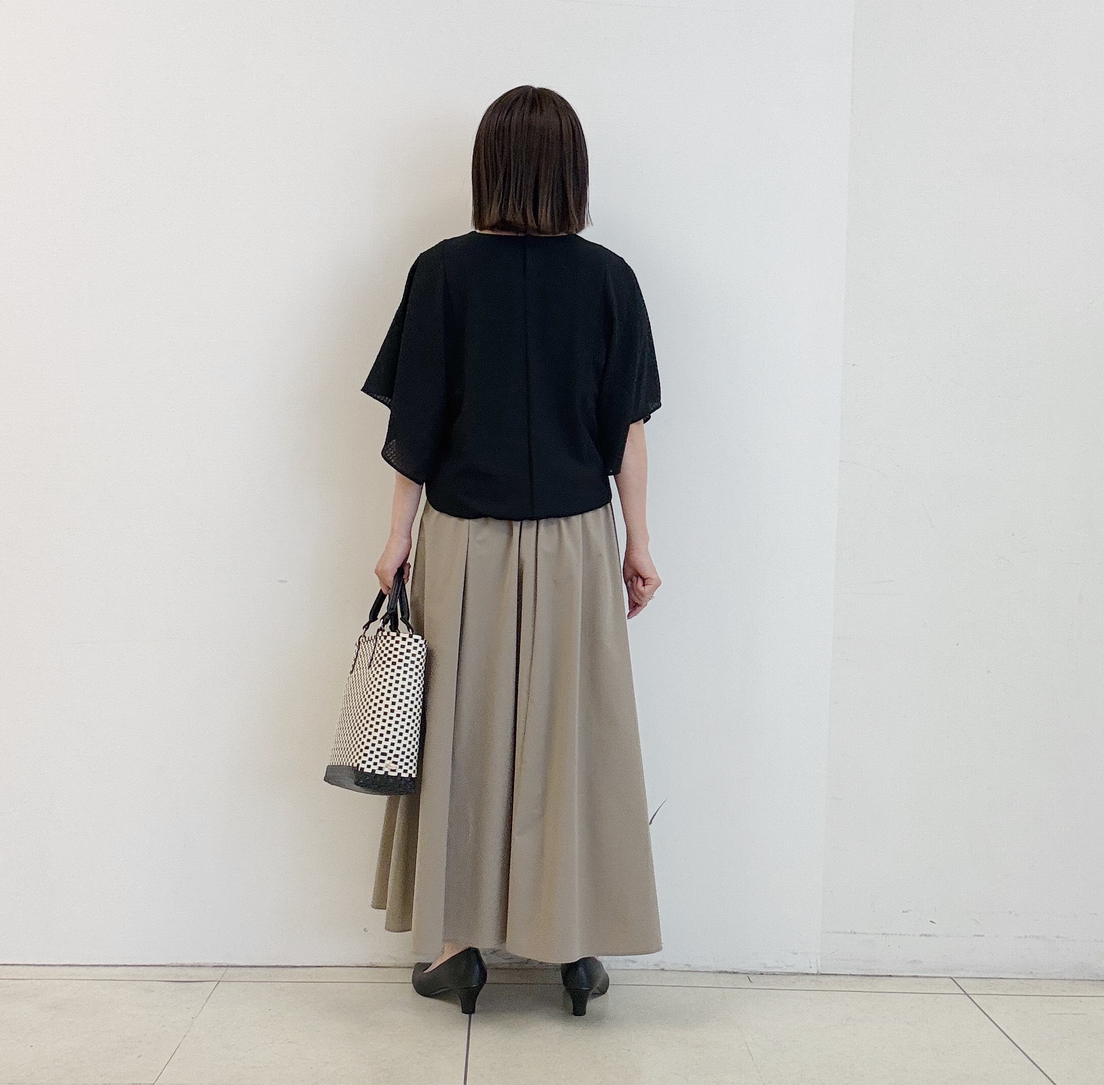 yoshiyaさんの「INDIVI｜【配色デザイン】メルカド編みスクエアバッグ」を使ったコーディネート