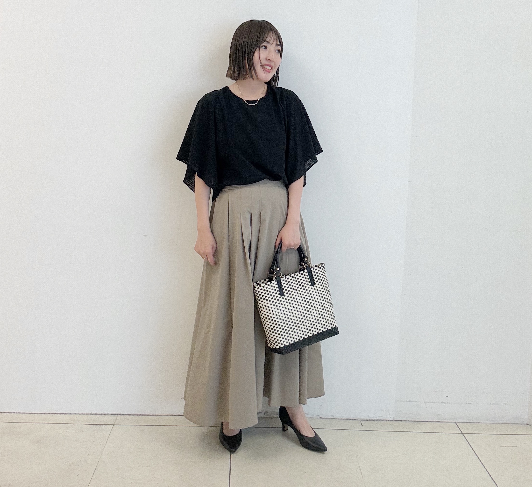 yoshiyaさんの「INDIVI｜【配色デザイン】メルカド編みスクエアバッグ」を使ったコーディネート
