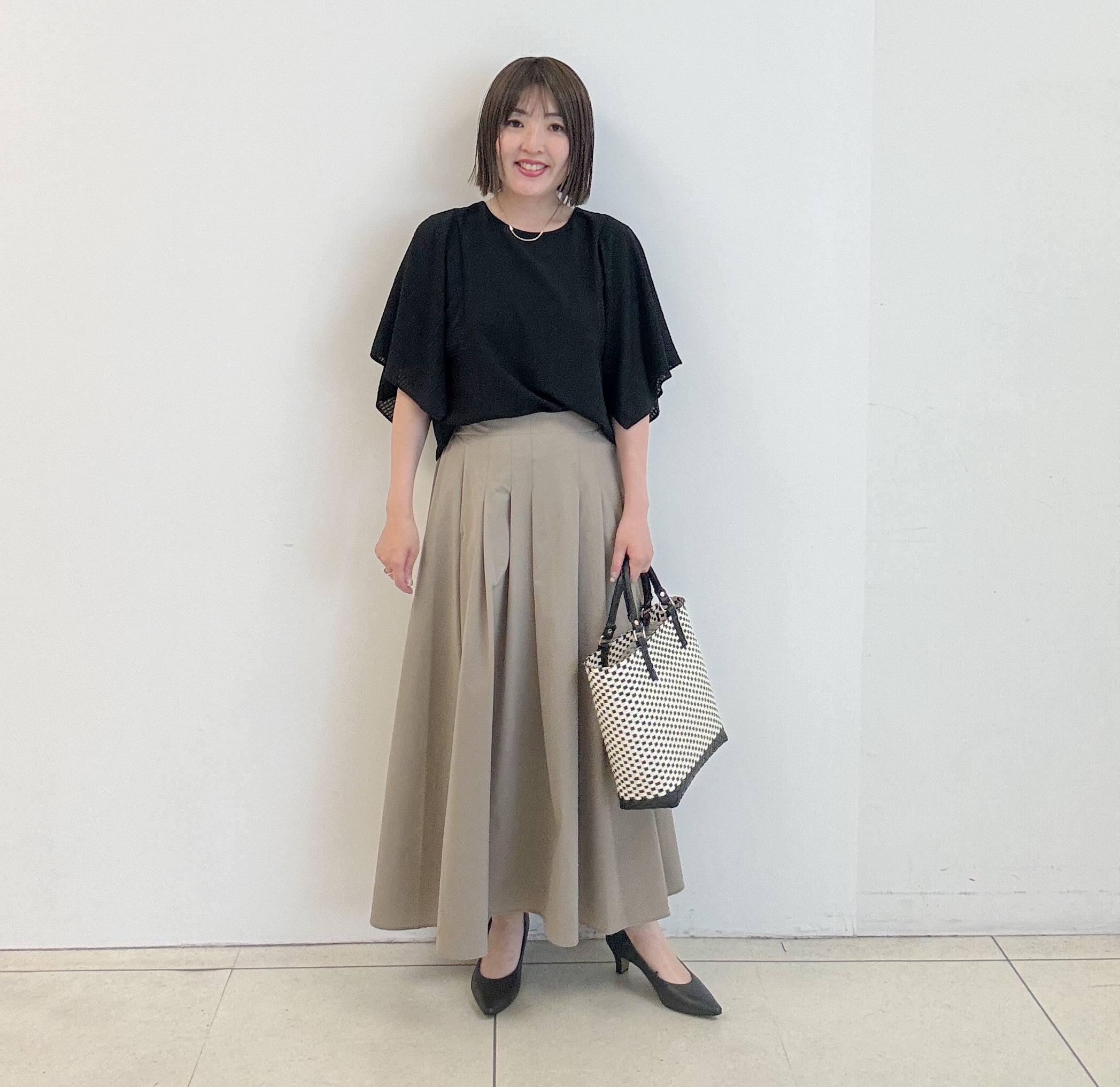 yoshiyaさんの「INDIVI｜【配色デザイン】メルカド編みスクエアバッグ」を使ったコーディネート