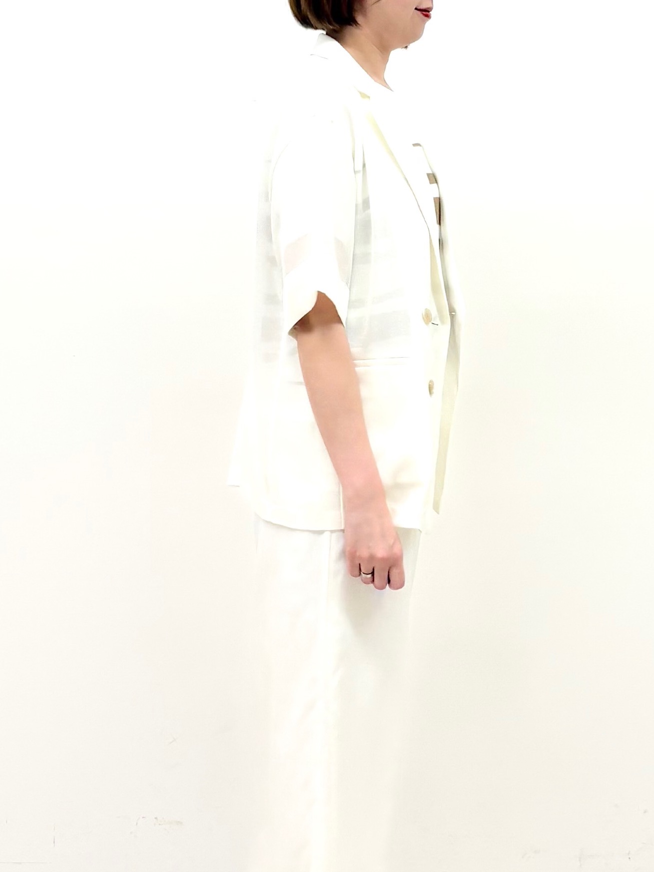 まいこさんの「INDIVI｜【洗える／メッシュ素材／SETUP可能】半袖シアージャケット」を使ったコーディネート