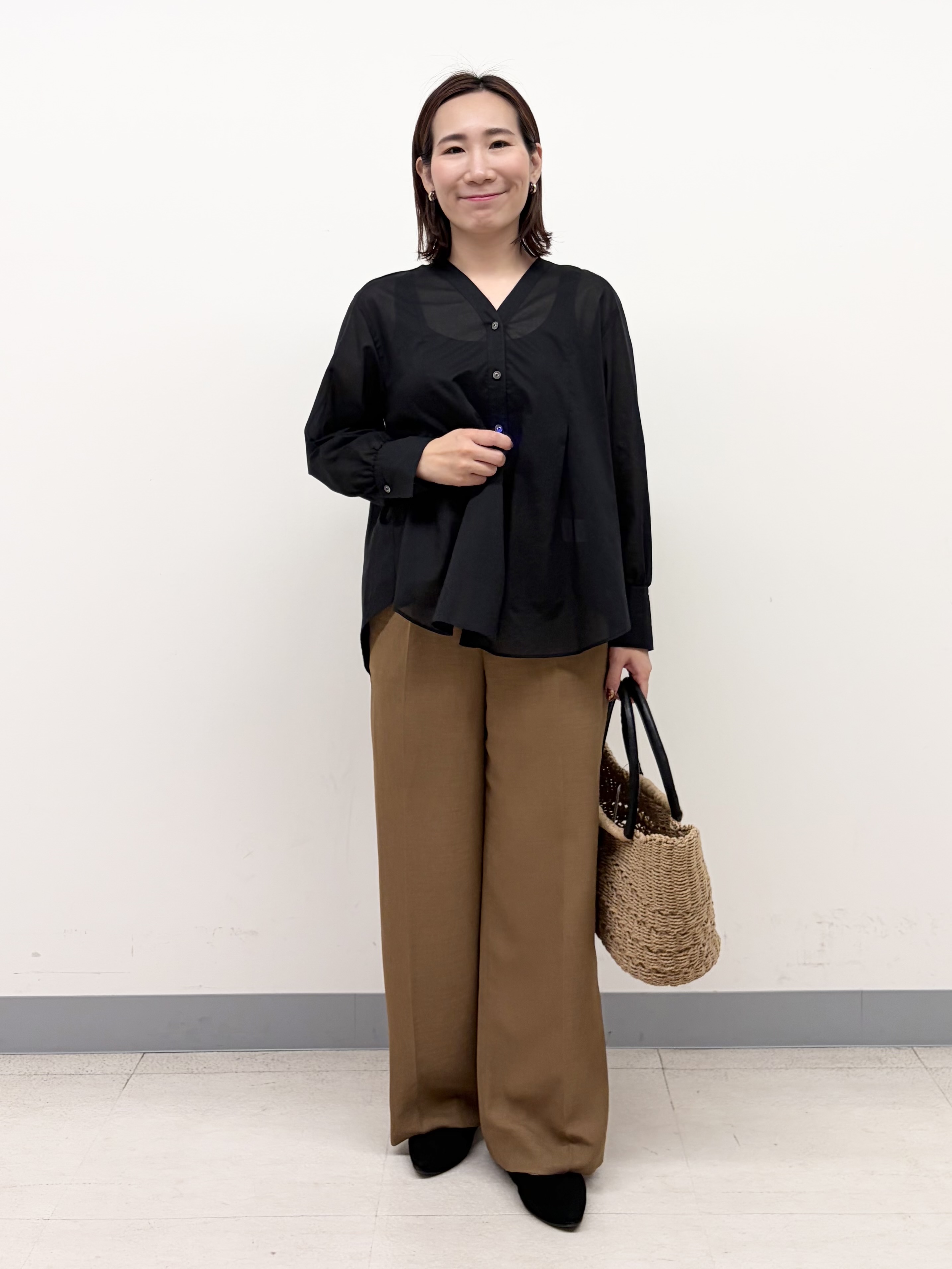YUKARIさんの「INDIVI｜【接触冷感／2WAY】カシュクールリネンシャツ」を使ったコーディネート