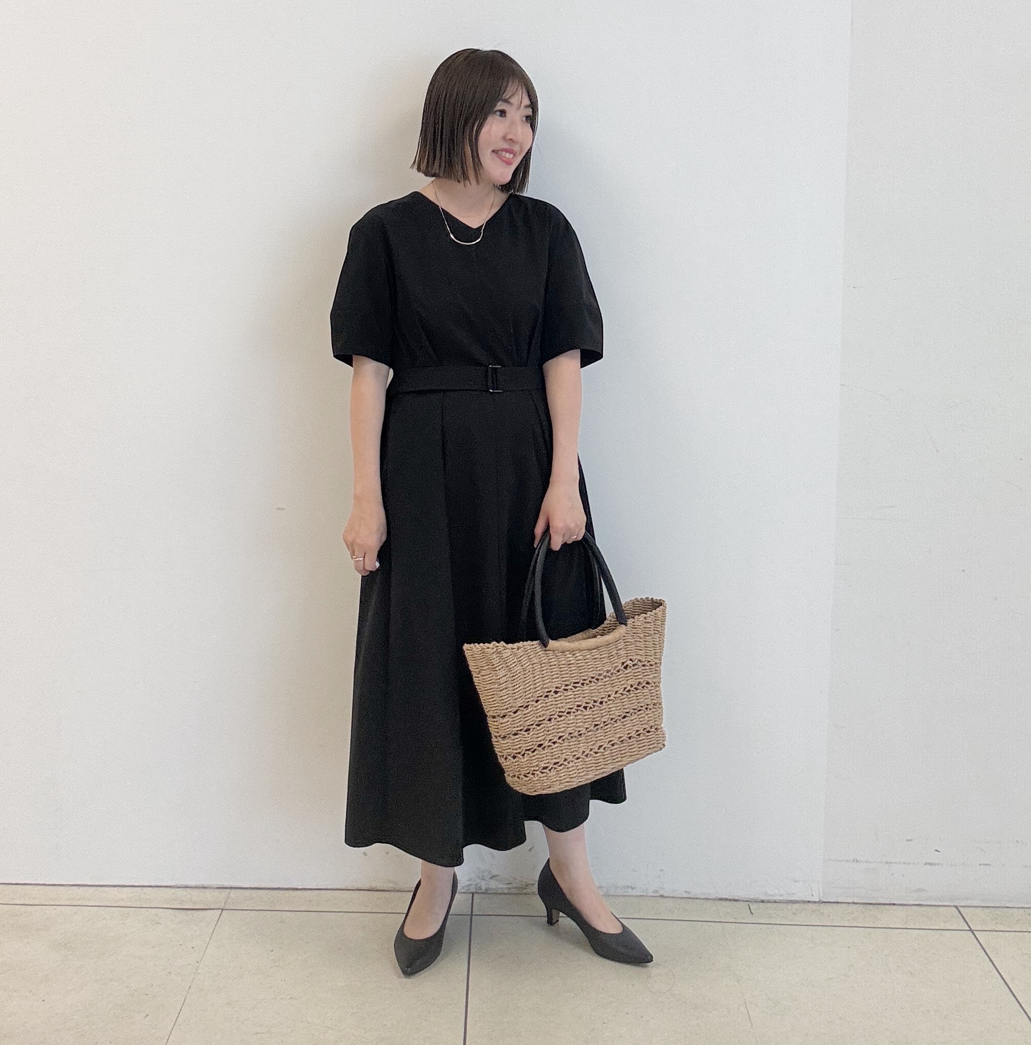 yoshiyaさんの「INDIVI｜【撥水／UVケア／SETUP可能】軽量ベルト付きAラインワンピース」を使ったコーディネート